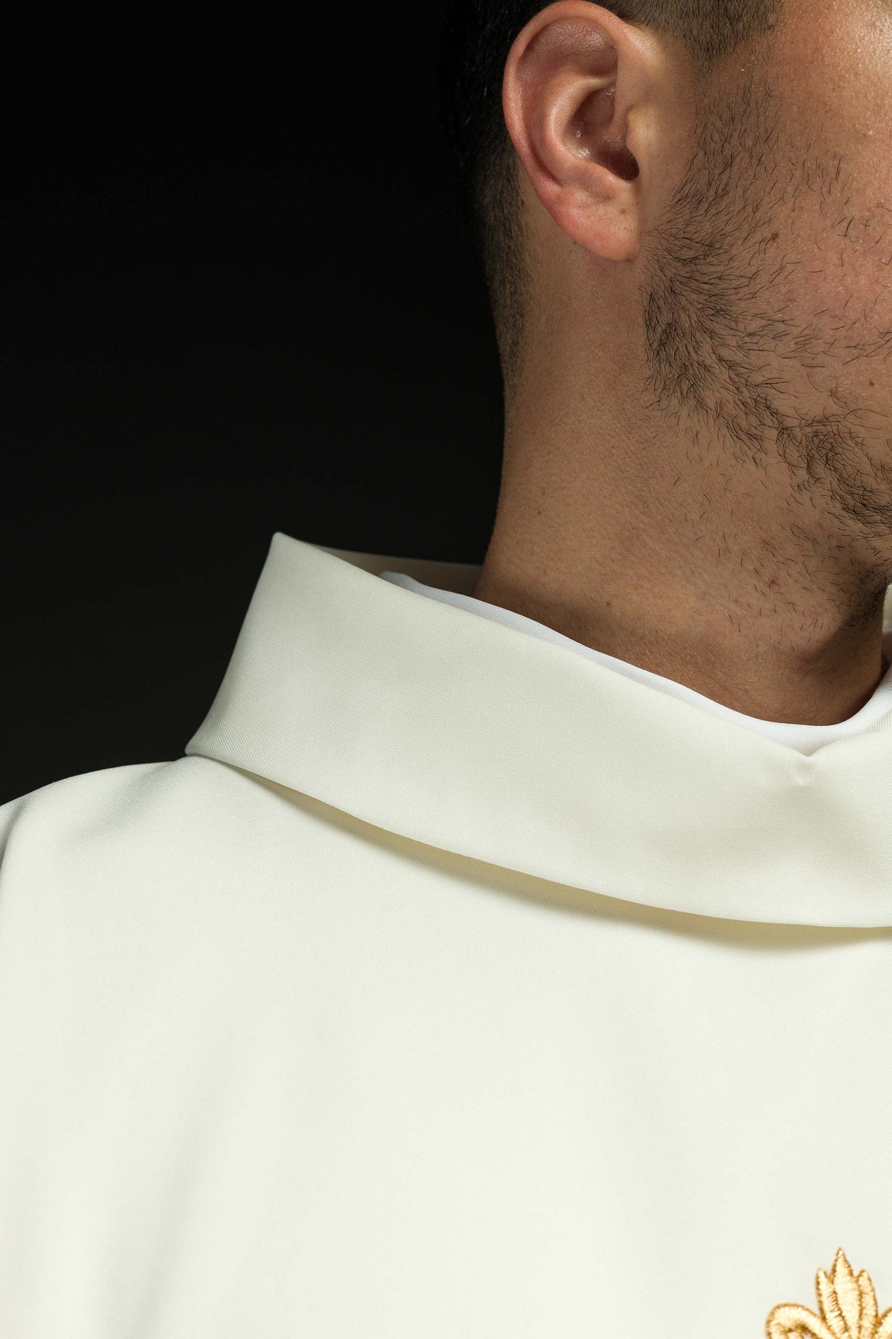 Ornat haftowany krzyża ecru - ORNATY.PL