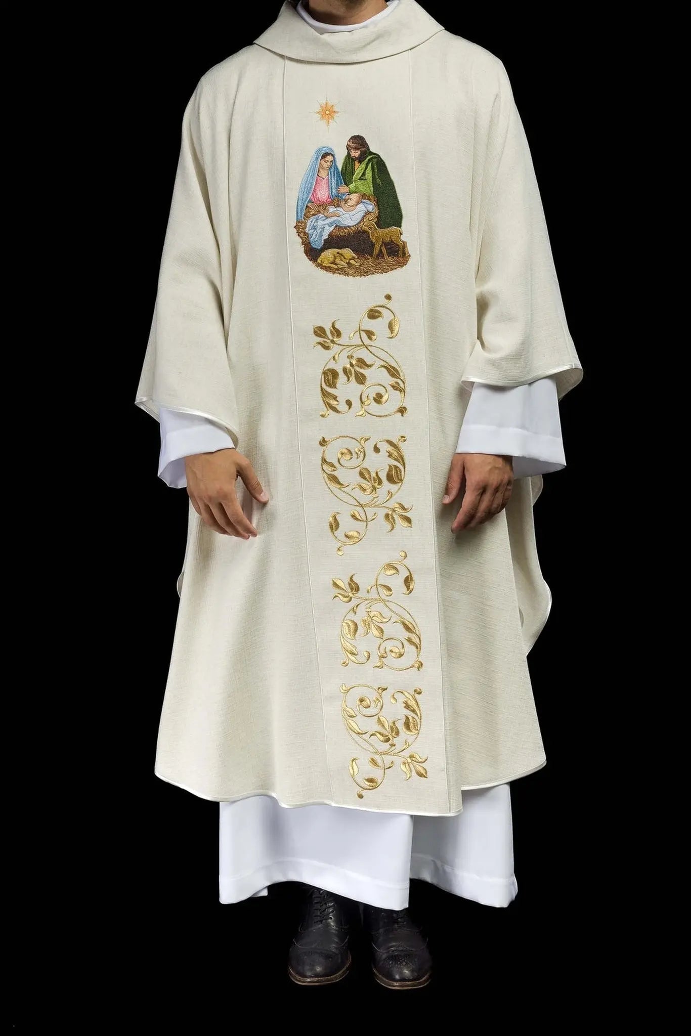 Casulla bordada con la imagen de la Sagrada Familia tejido natural