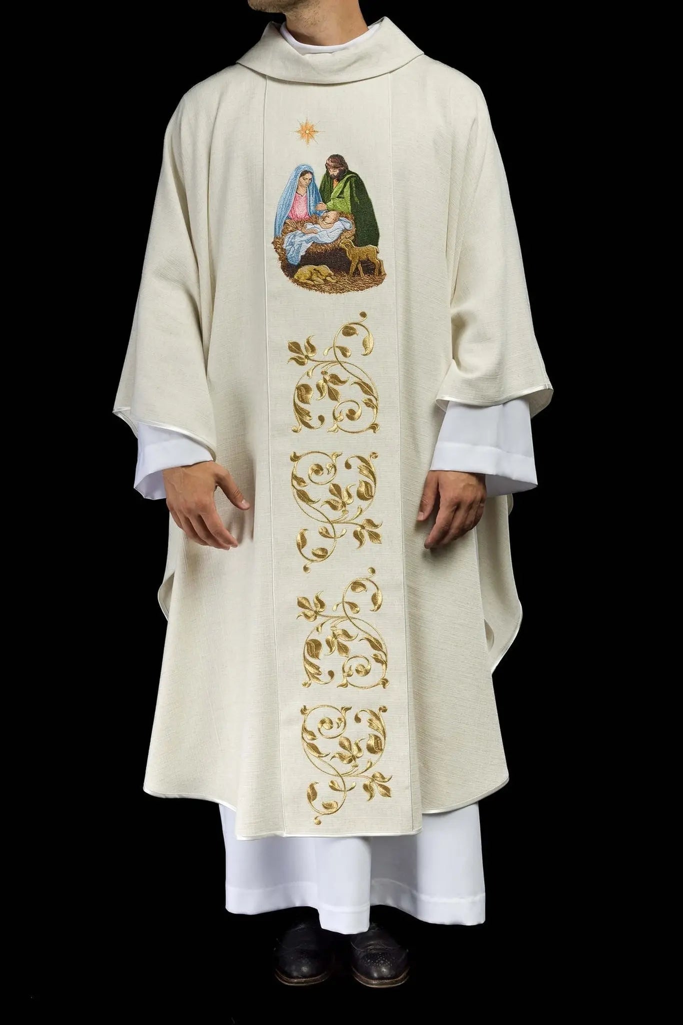 Casulla bordada con la imagen de la Sagrada Familia tejido natural