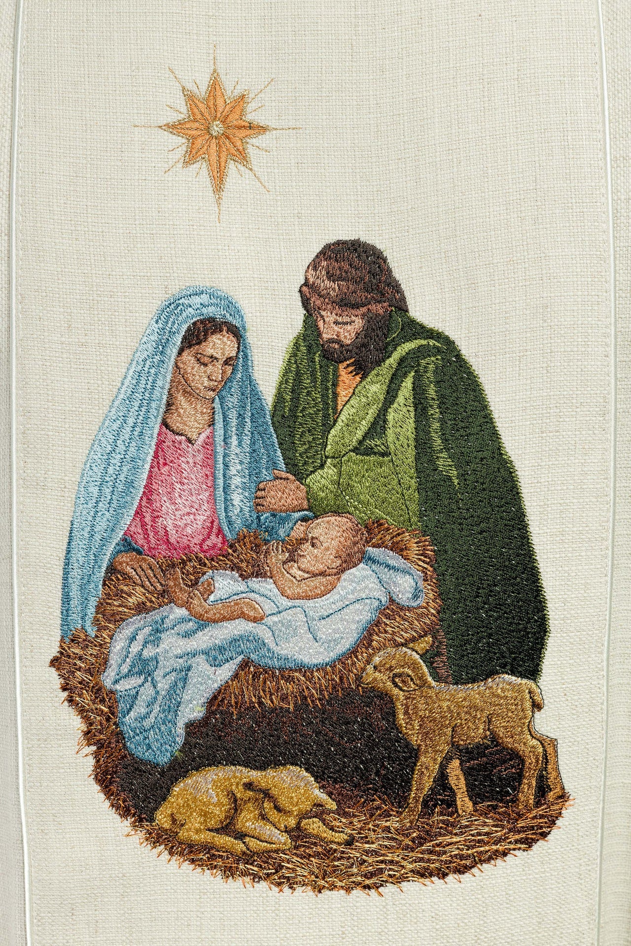 Ornat haftowany z wizerunkiem Świętej Rodziny tkanina o naturalnym splocie - ORNATY.PL