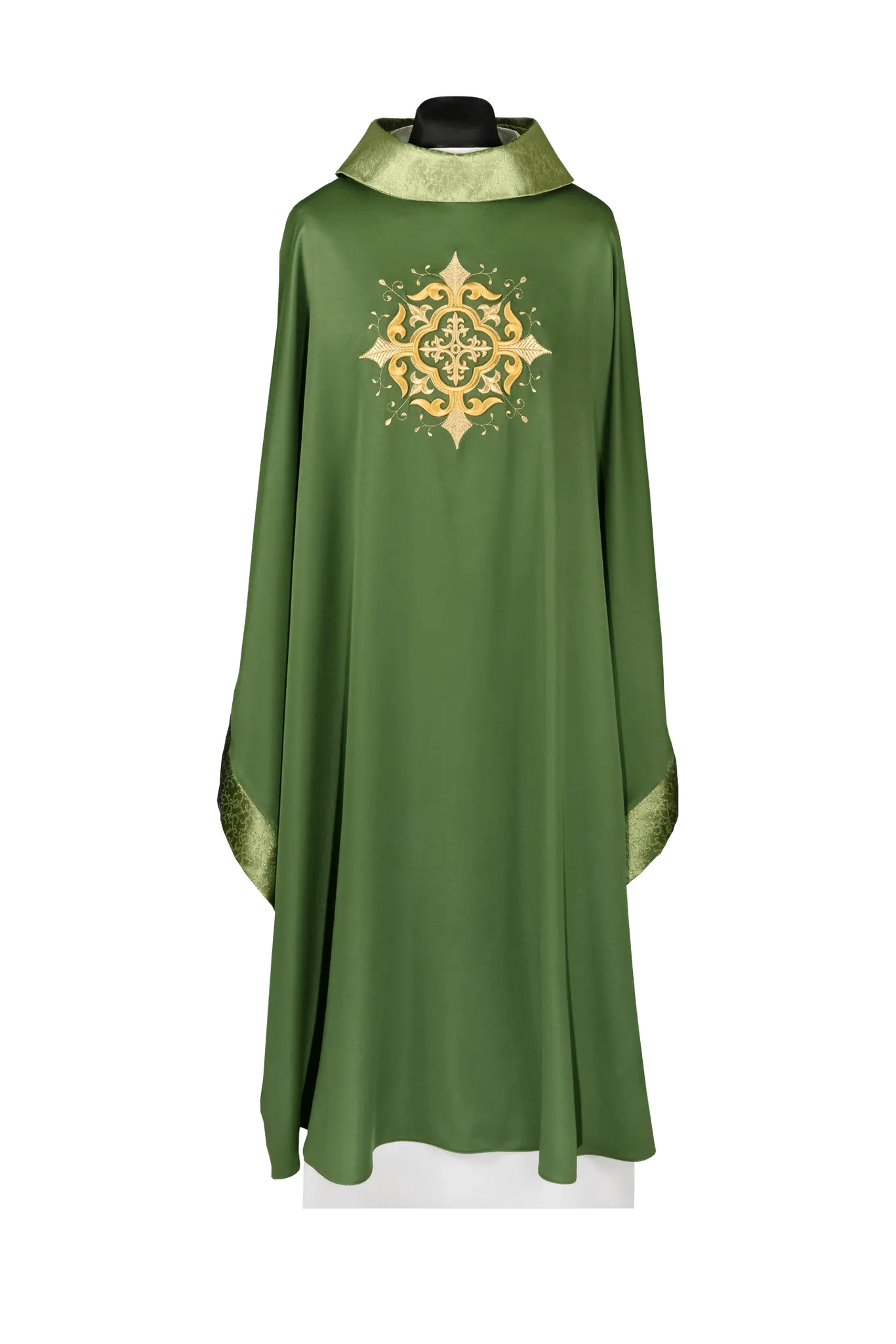 Casulla litúrgica con motivo de cruz bordada y acabado elaborado en verde