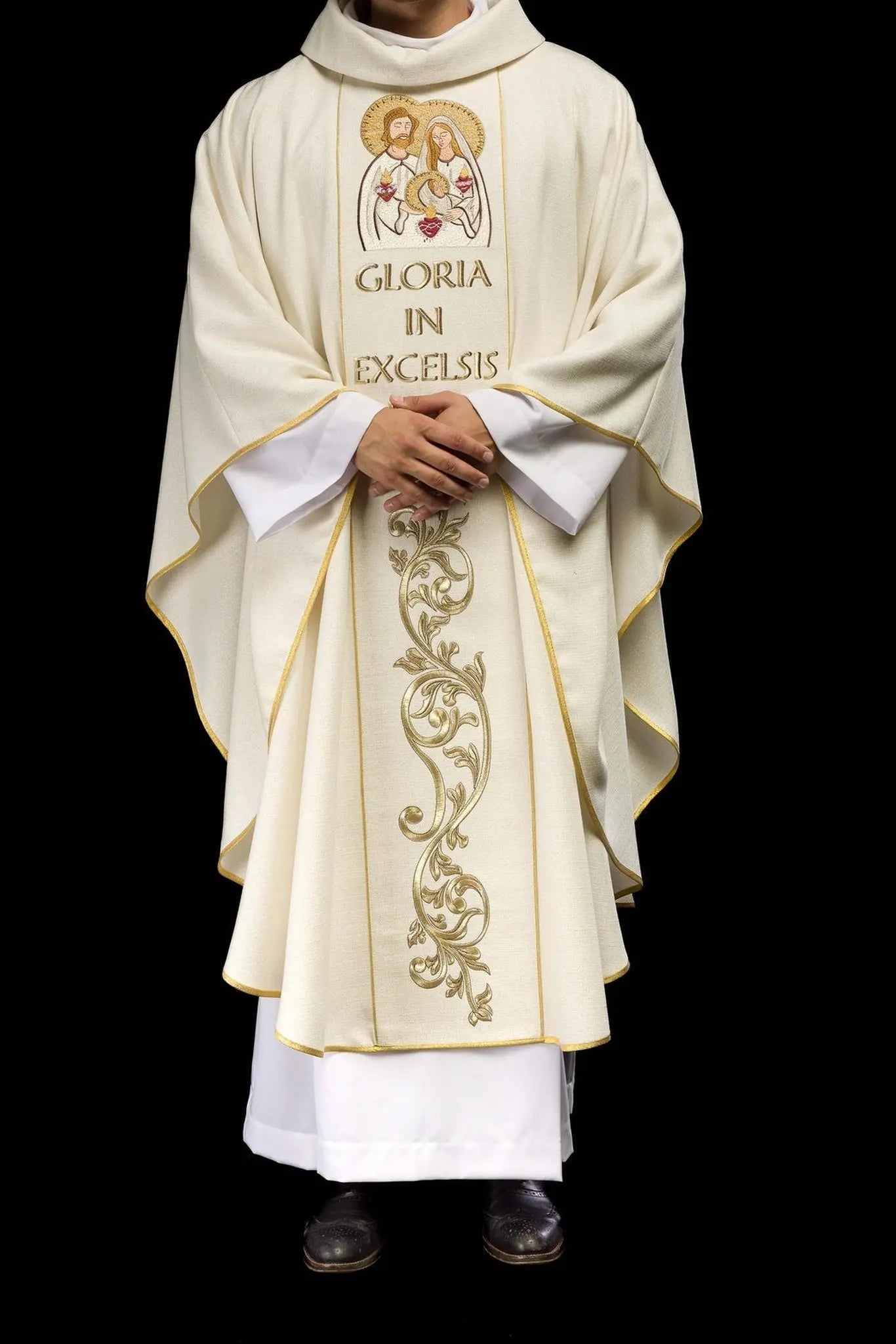 Casulla bordada para Navidad con la imagen de la Sagrada Familia