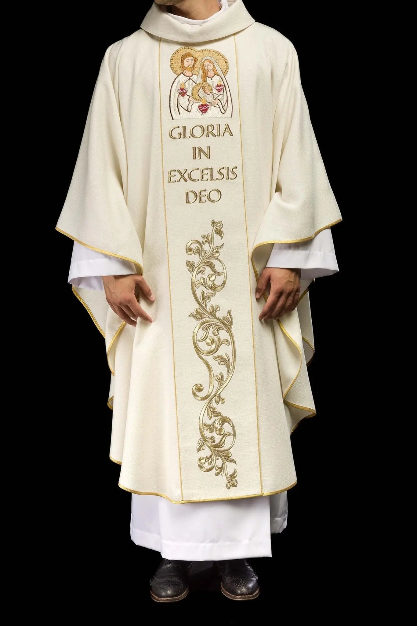 Casulla bordada para Navidad con la imagen de la Sagrada Familia