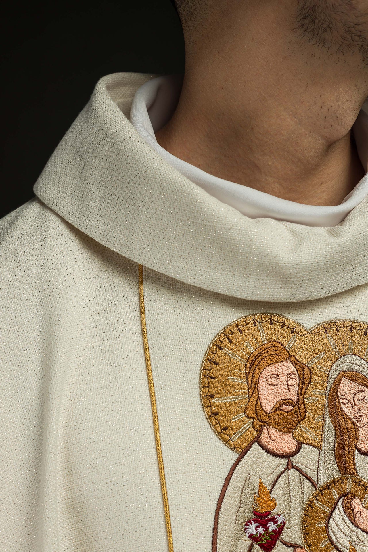 Ornat haftowany na Boże Narodzenie z wizerunkiem Świętej Rodziny - ORNATY.PL