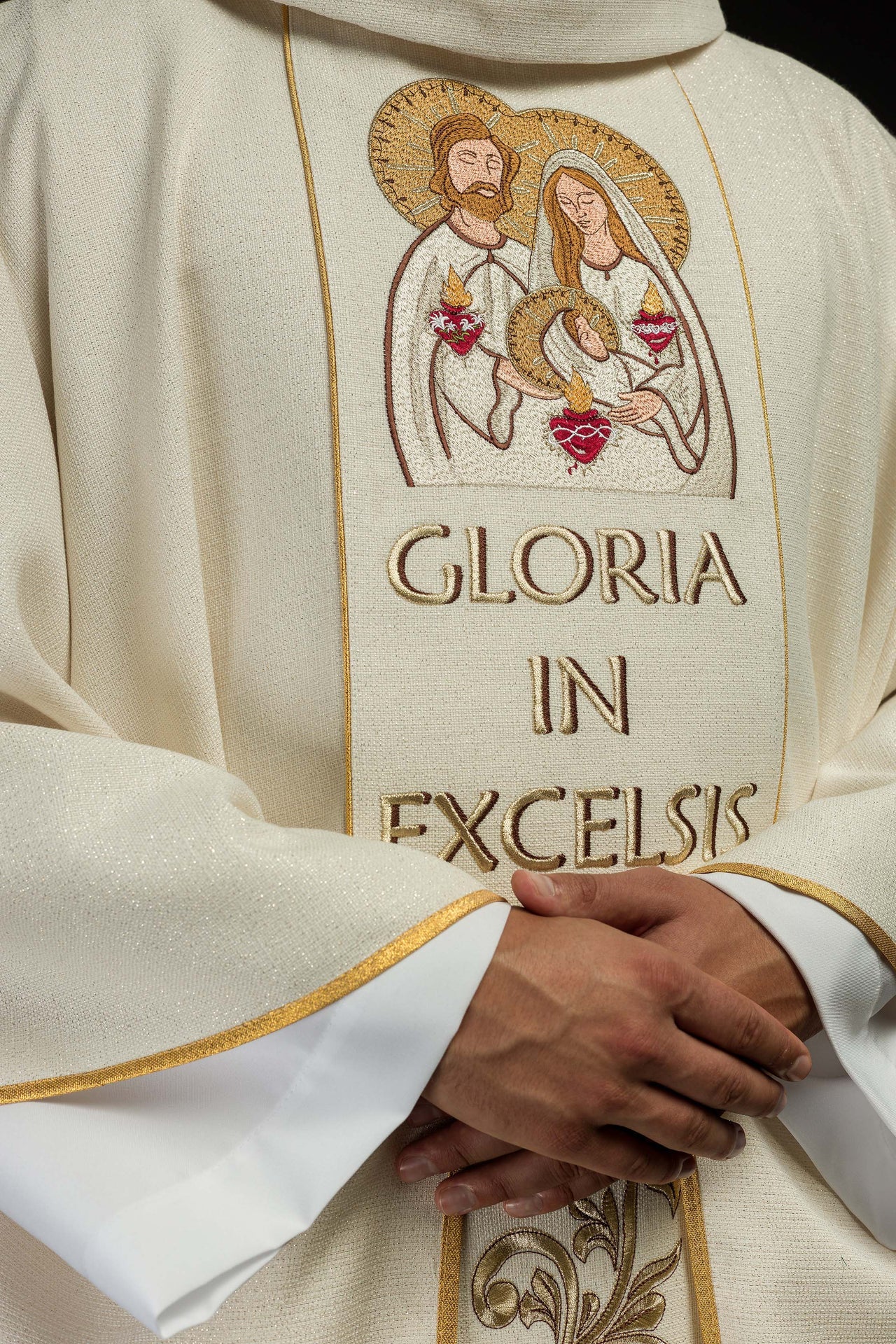 Ornat haftowany na Boże Narodzenie z wizerunkiem Świętej Rodziny - ORNATY.PL