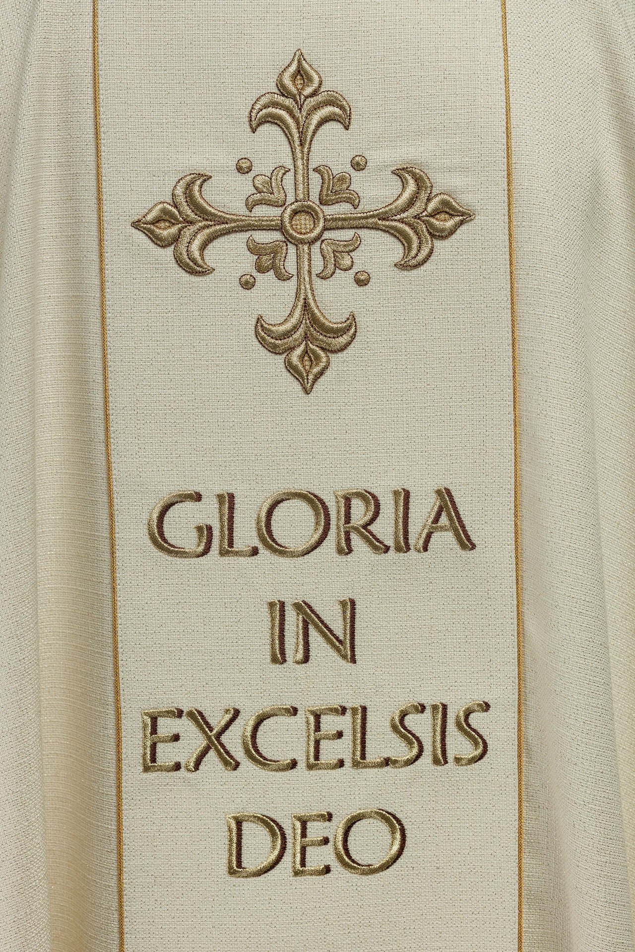 Ornat haftowany na Boże Narodzenie z wizerunkiem Świętej Rodziny - ORNATY.PL