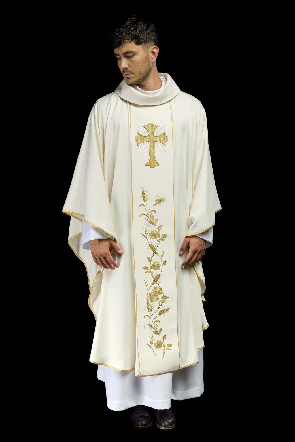 Ornat z haftowanym krzyżem i kłosami w kolorze ecru - ORNATY.PL