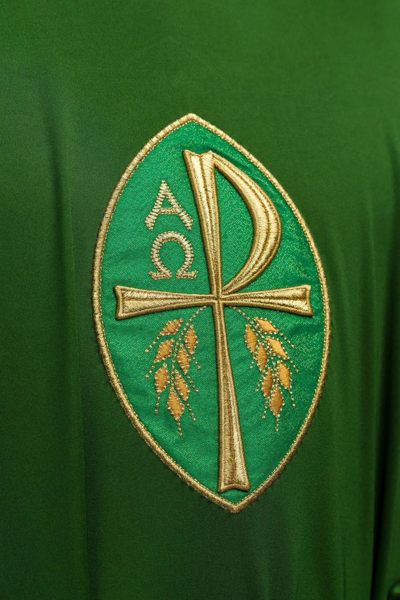 Chasuble embroidered cross green lightweight knitted fabric SACROLITE