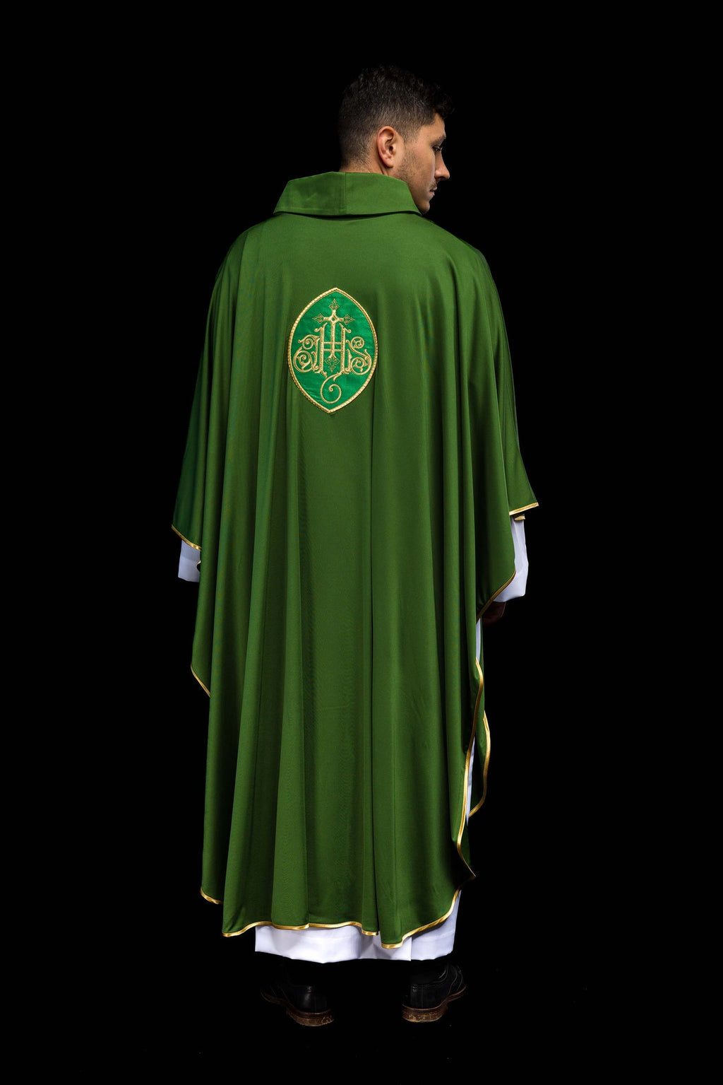 Casulla bordada con IHS tejido ligero SACROLITE de punto