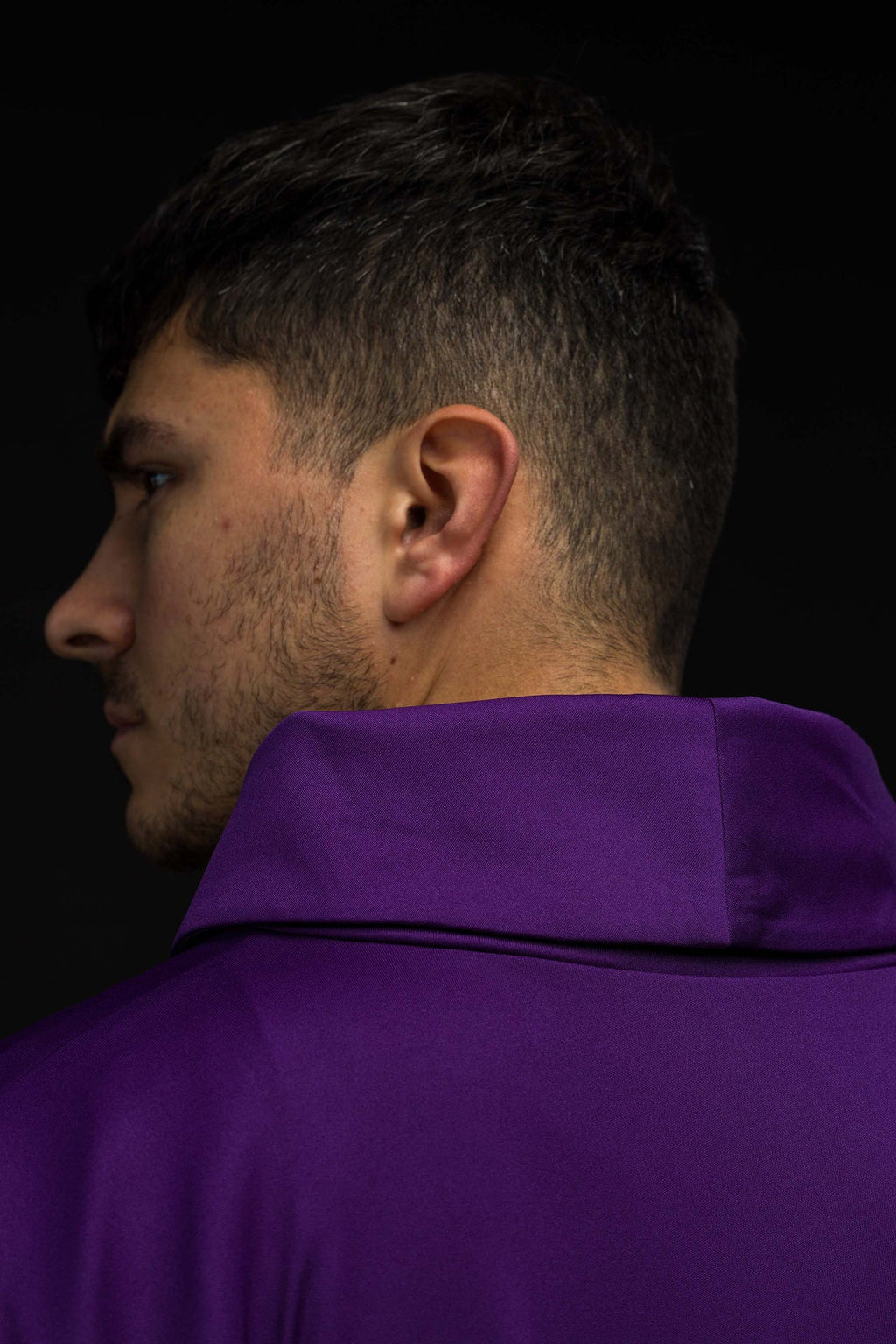 Casulla bordada con IHS tejido ligero SACROLITE de punto