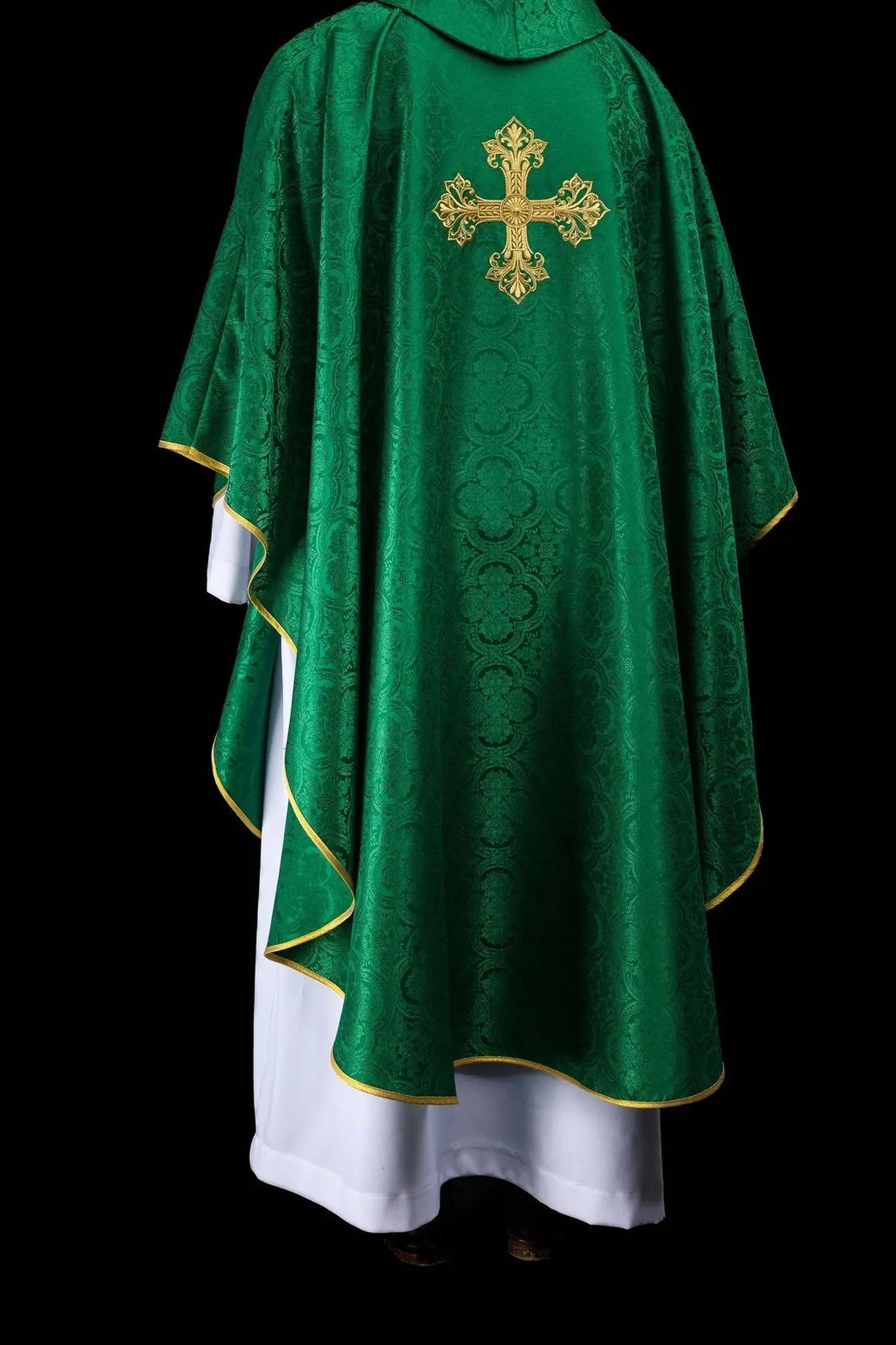 Casulla verde con tejido jacquard de cruz