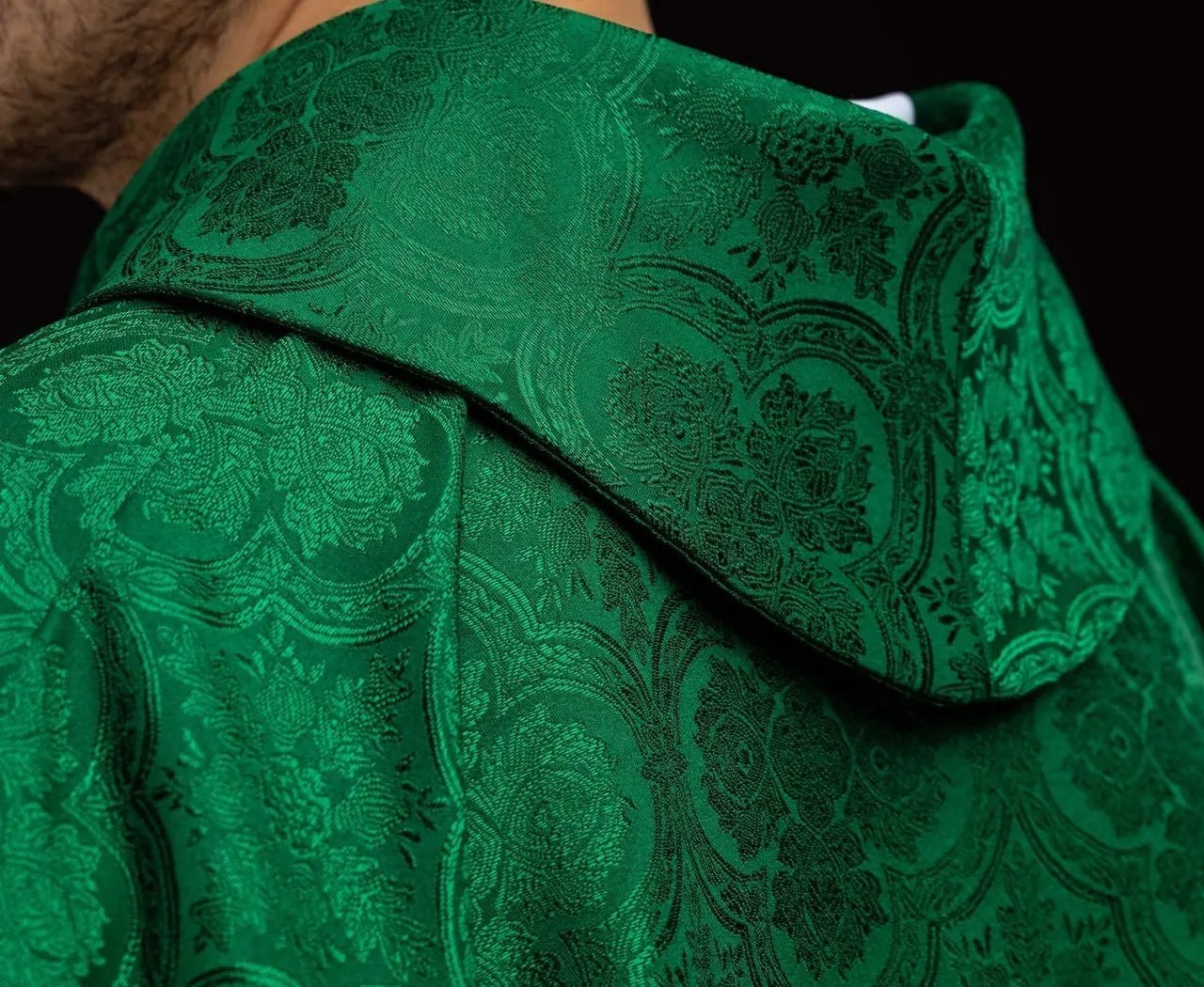 Casulla verde con tejido jacquard de cruz