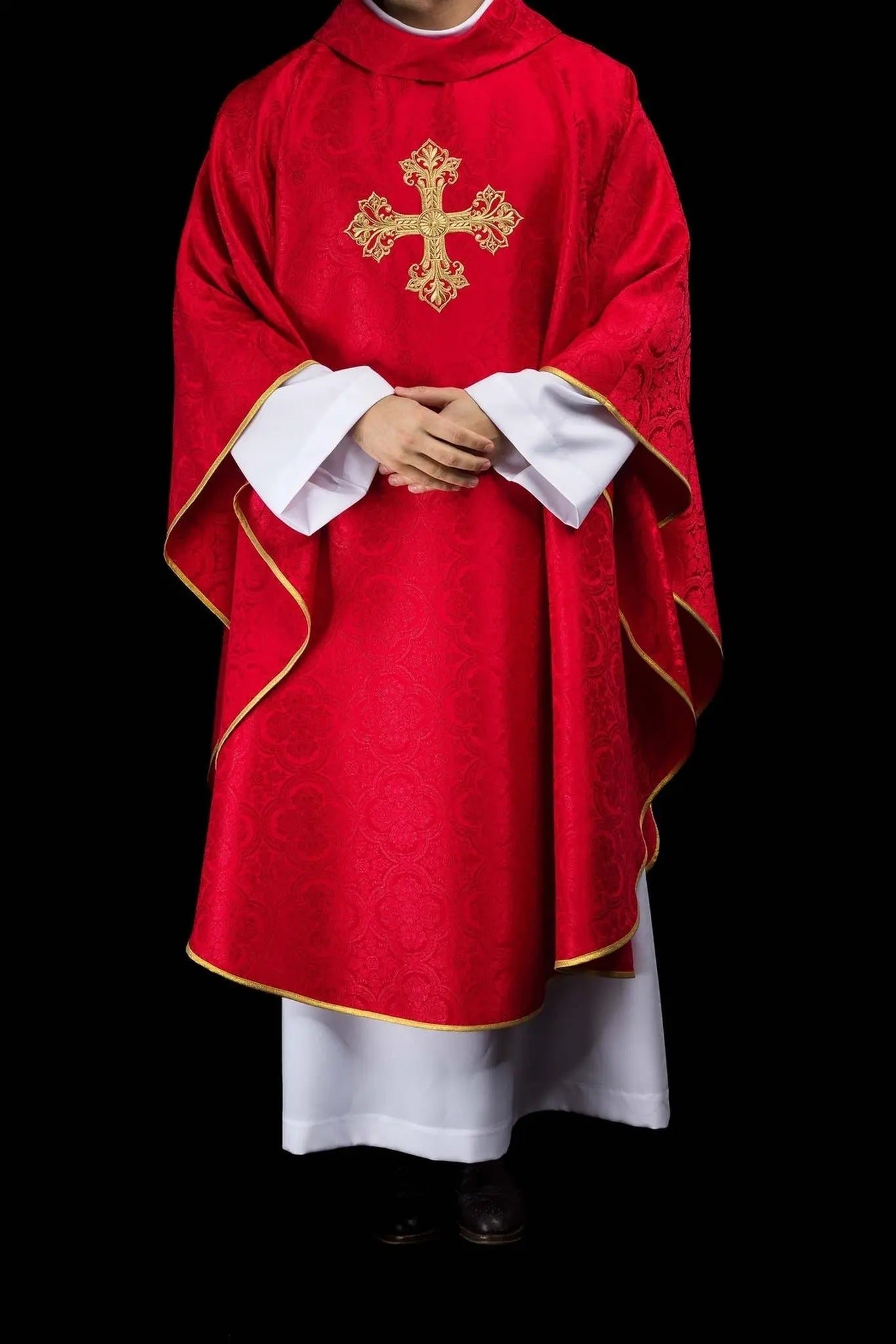 Casulla roja de tejido jacquard con cruz