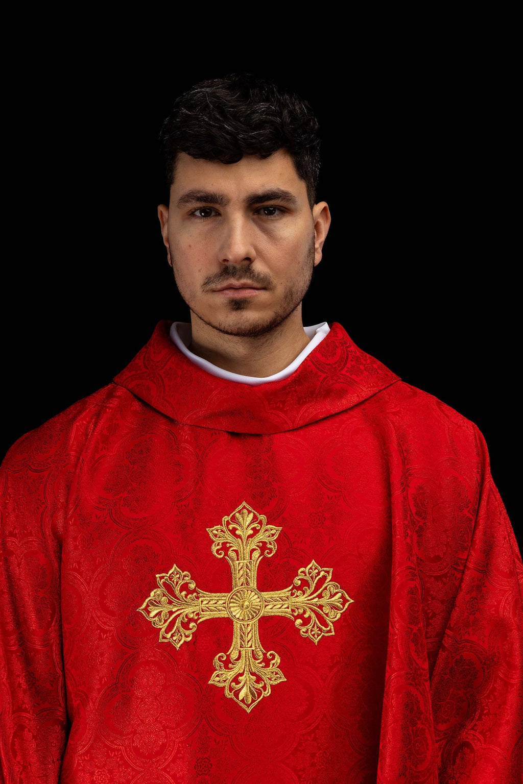 Czerwony ornat z krzyżem tkanina żakardowa - ORNATY.PL