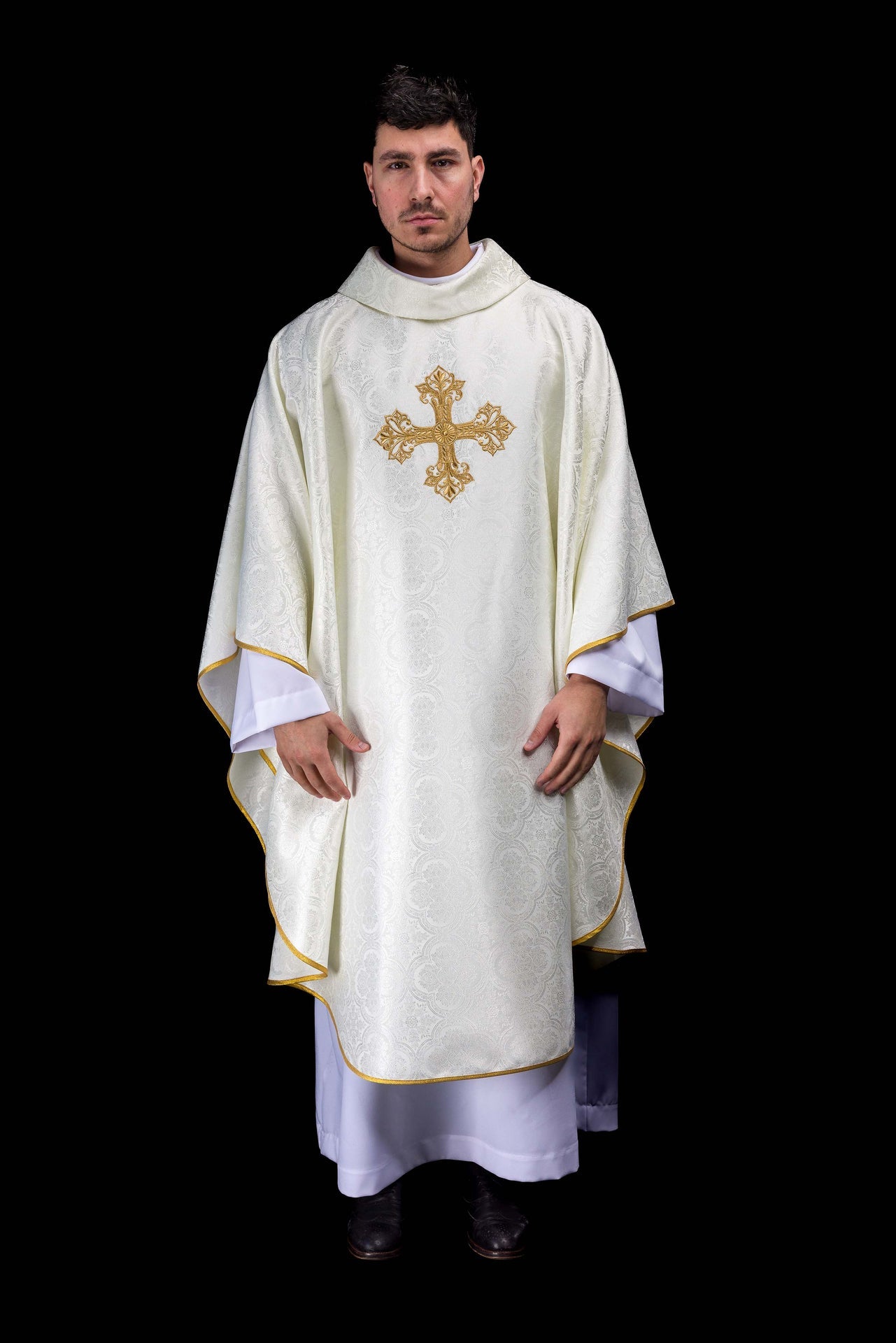 Ecru ornat z krzyżem tkanina żakardowa - ORNATY.PL