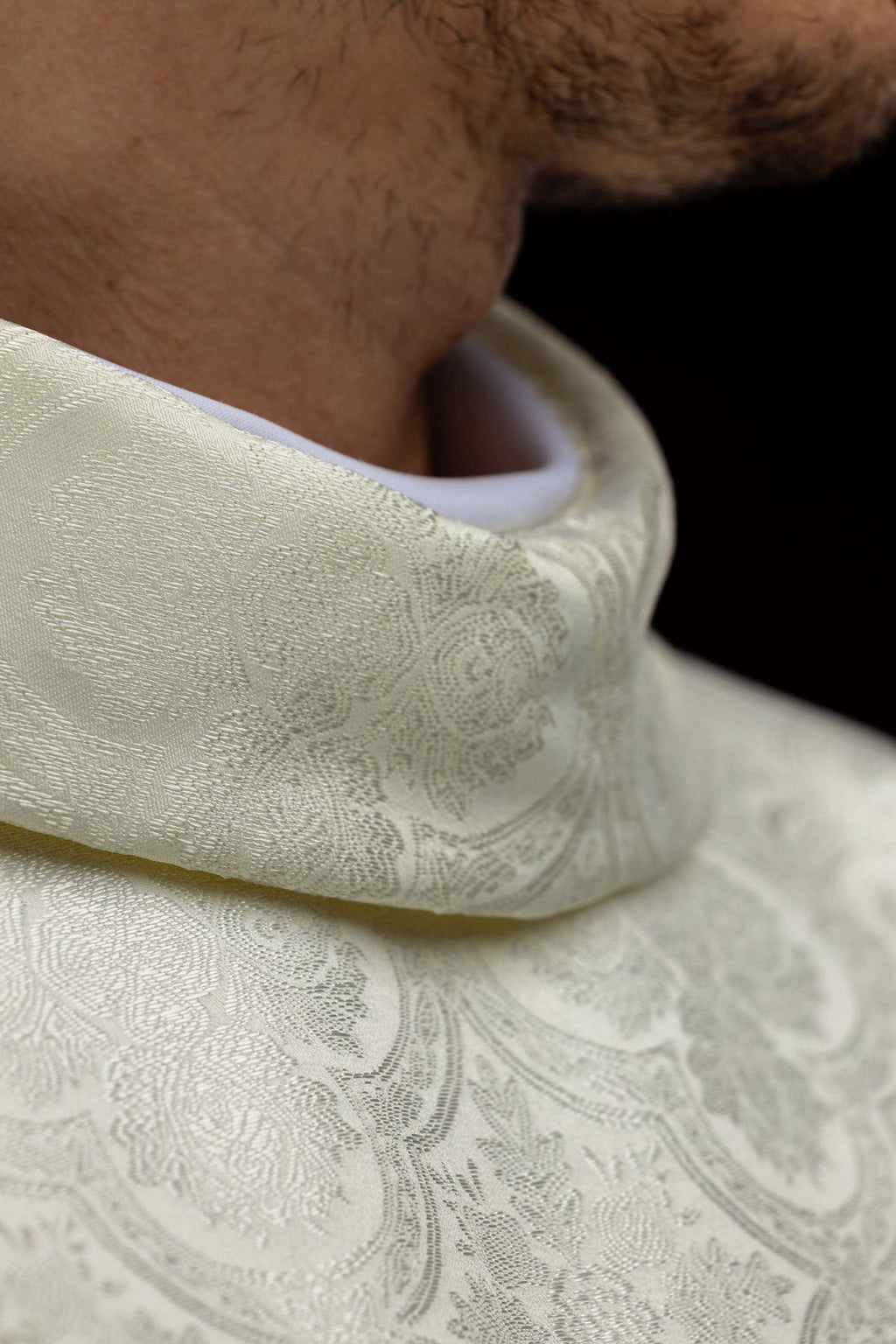 Ecru ornat z krzyżem tkanina żakardowa - ORNATY.PL