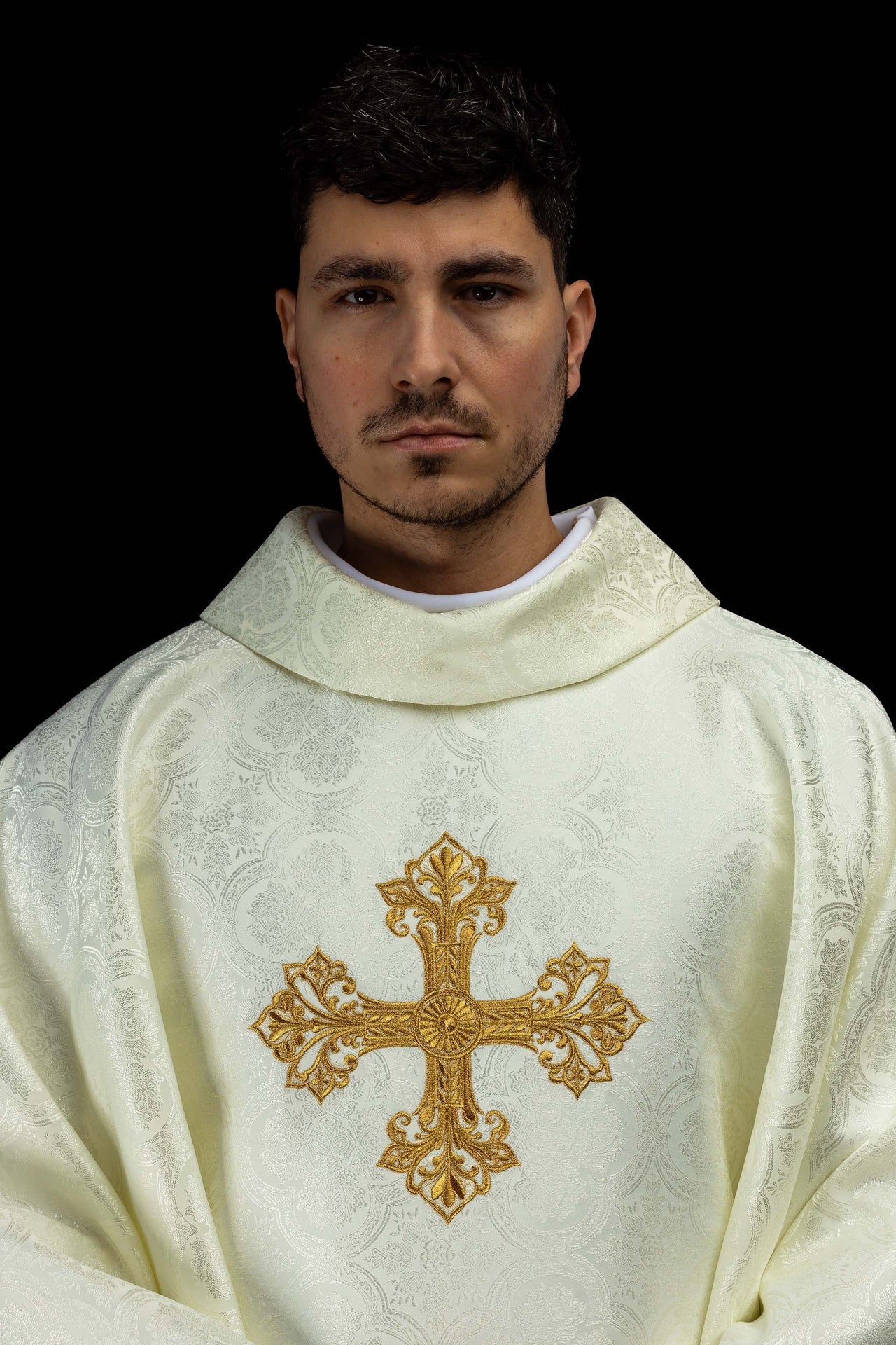 Ecru ornat z krzyżem tkanina żakardowa - ORNATY.PL