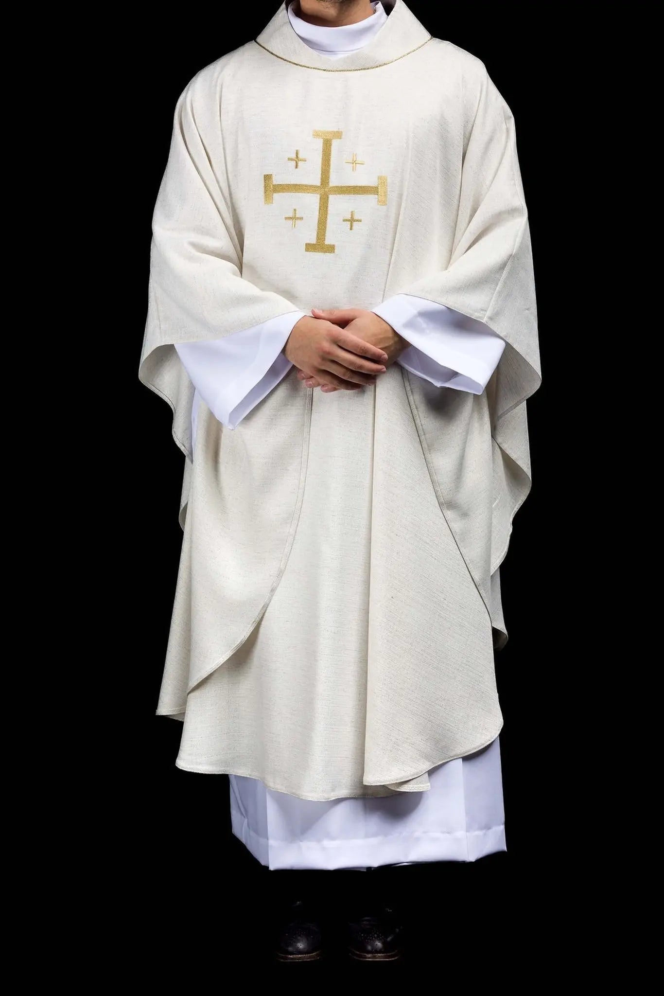 Casulla bordada con la Cruz de Jerusalén color crudo