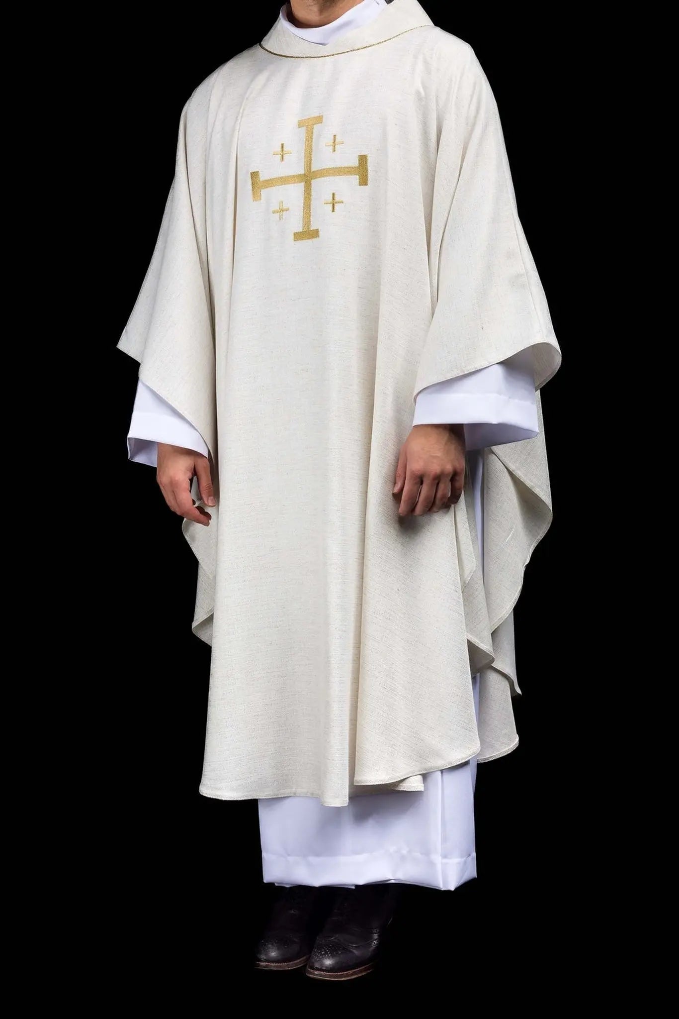 Casulla bordada con la Cruz de Jerusalén color crudo