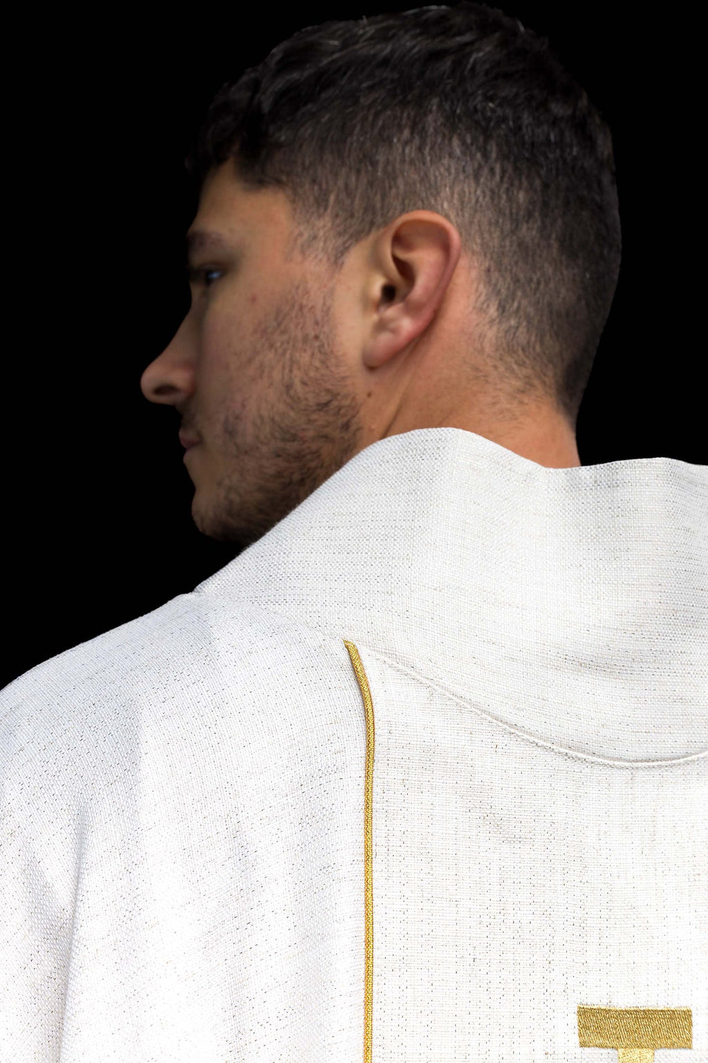 Ornato bordado con Cruz de Jerusalén ecru