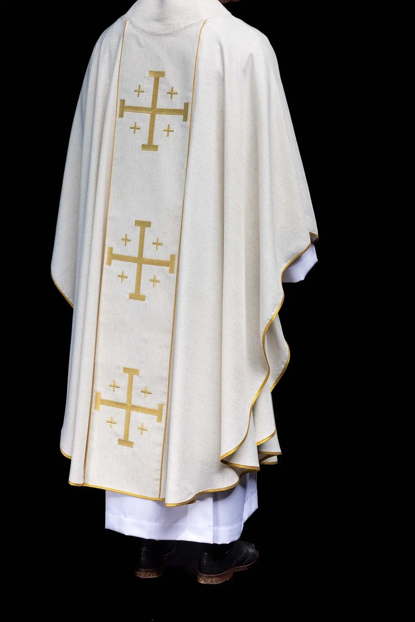 Casulla bordada con Cruz de Jerusalén ecru