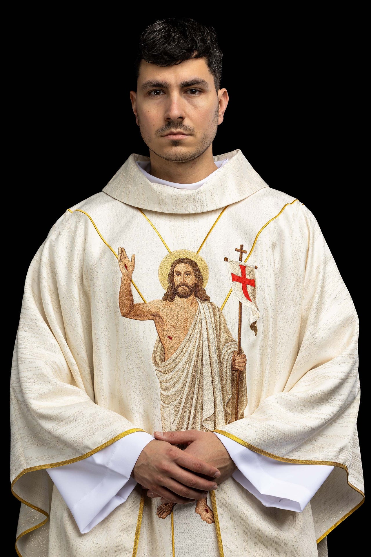 Ornat haftowany z wizerunkiem Jezusa Zmartwychwstałego i Baranka Wielkanocnego - ORNATY.PL