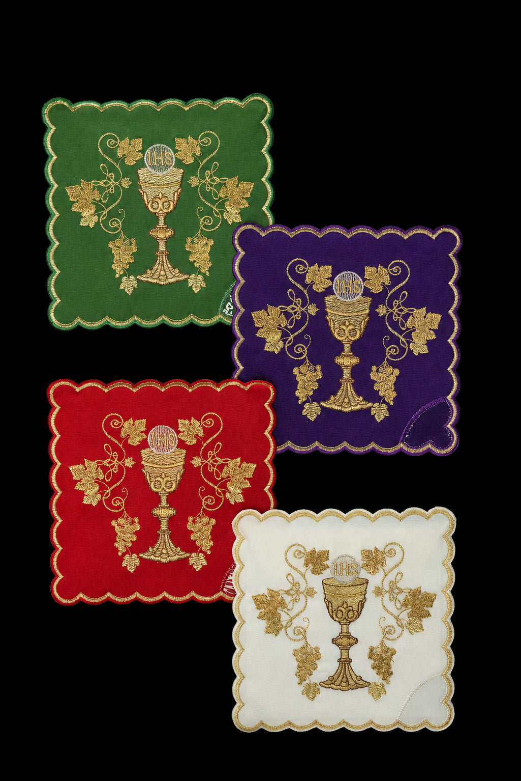 Juego de palias de cuatro colores litúrgicos con bordado de cáliz e IHS