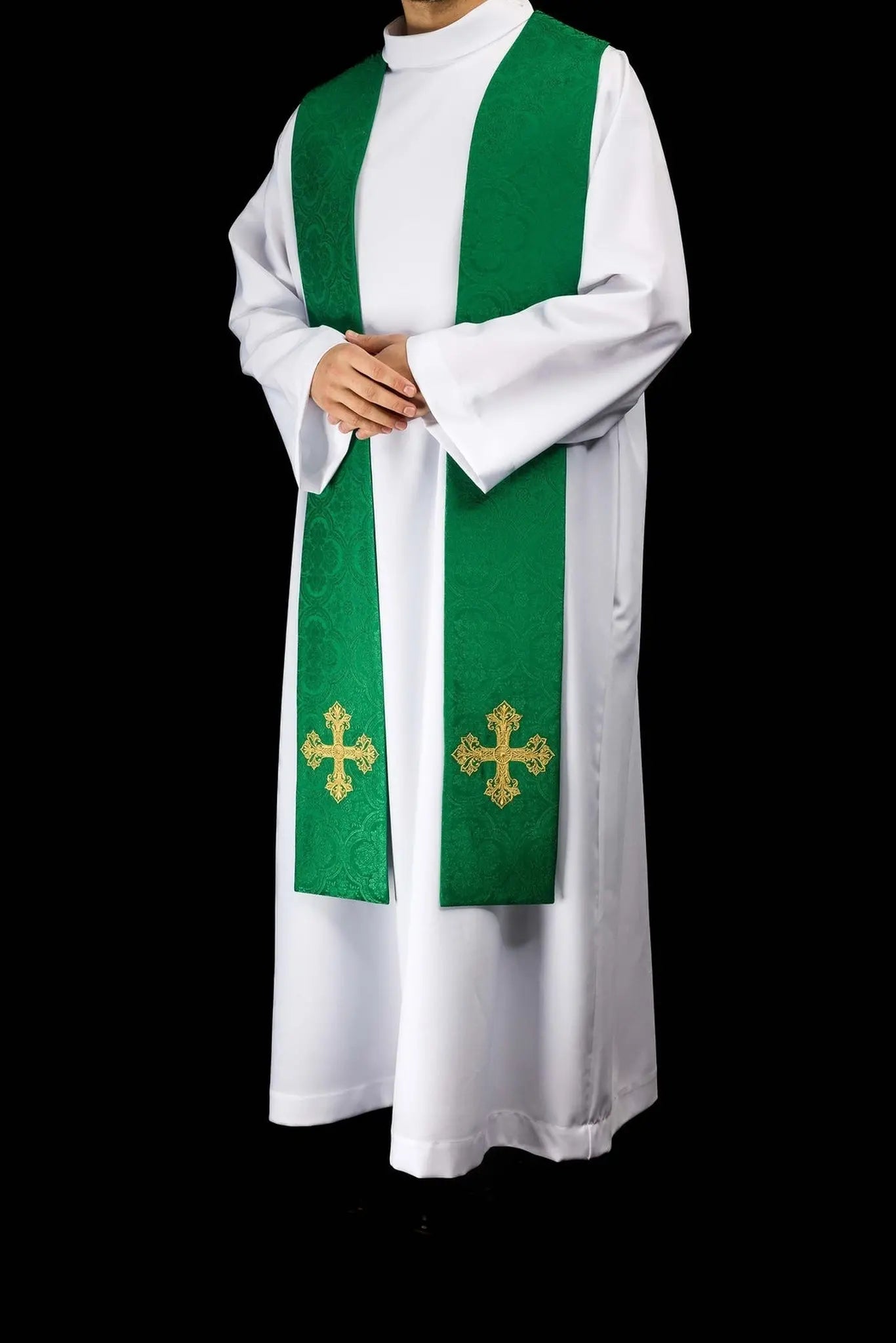 Estola verde de jacquard con bordado de cruz dorada