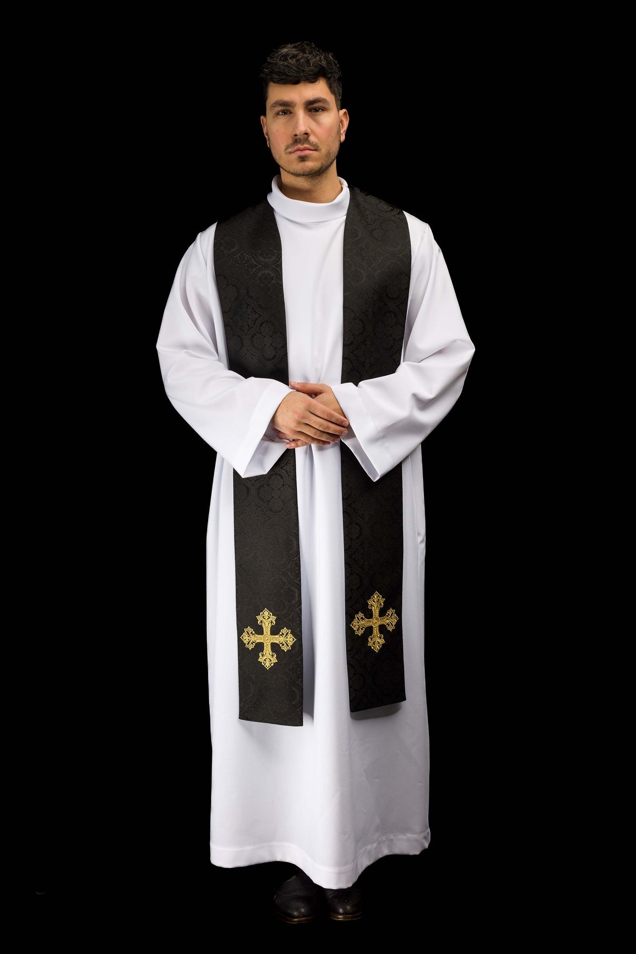 Stuła haftowana z motywem Krzyża czarna tkanina żakardowa - ORNATY.PL