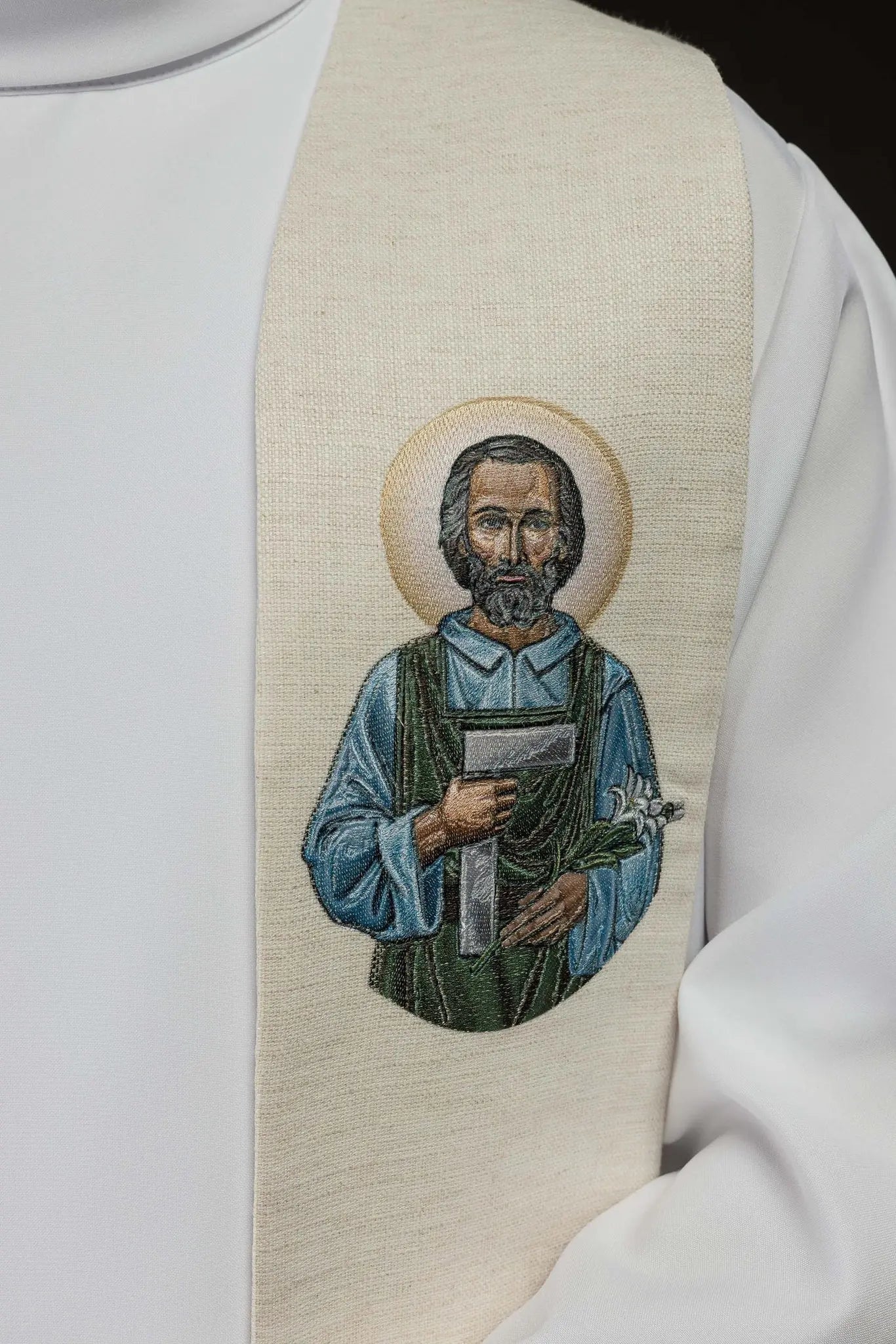 Estola bordada con la imagen de San José Obrero
