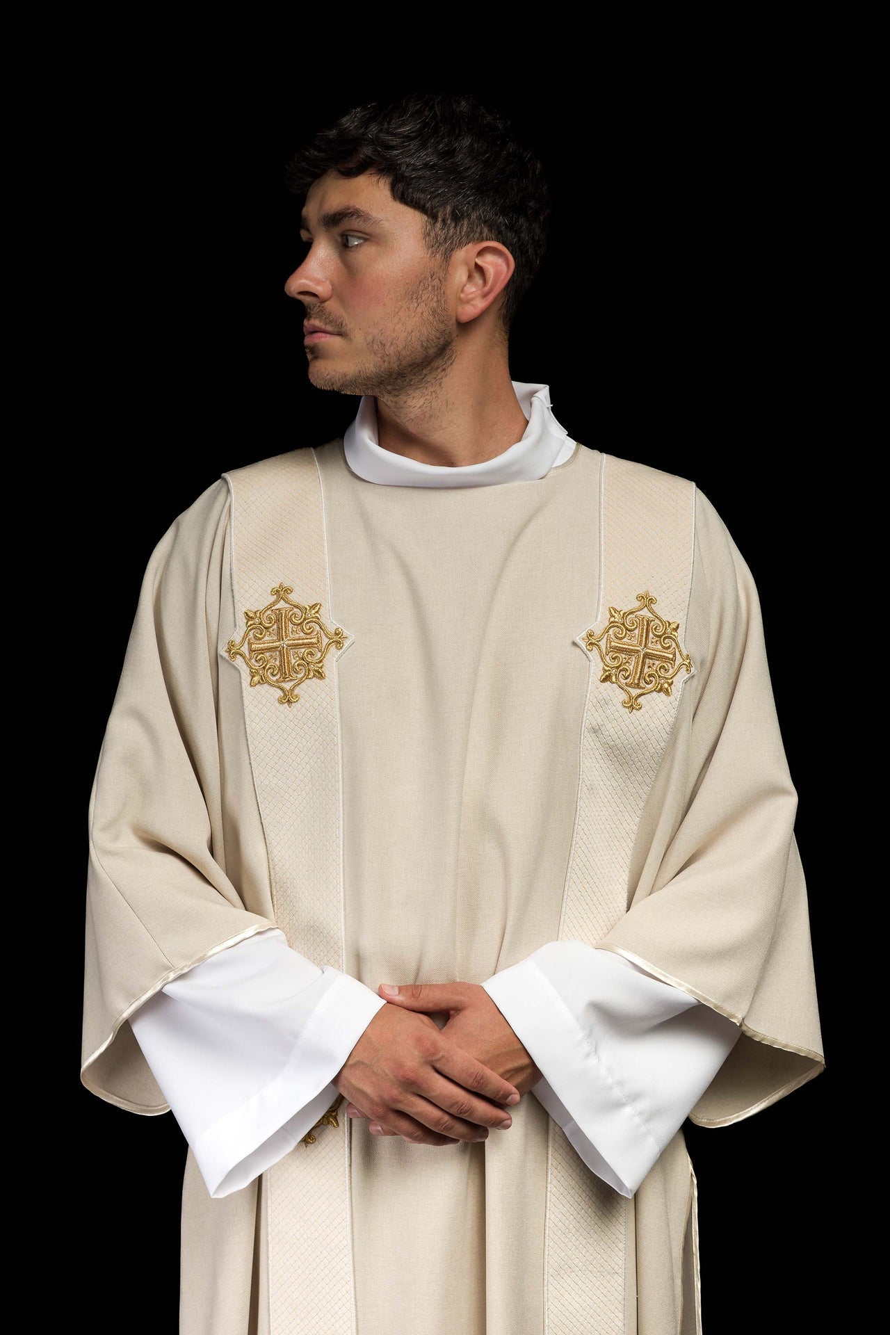 Dalmatyka z pasami na aksamicie z symbolami Krzyża Ecru - ORNATY.PL