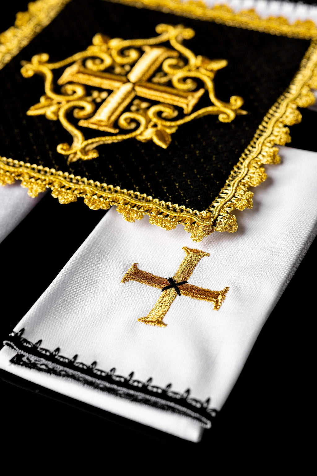 Ropa interior para cáliz con cruz bordada terciopelo negro