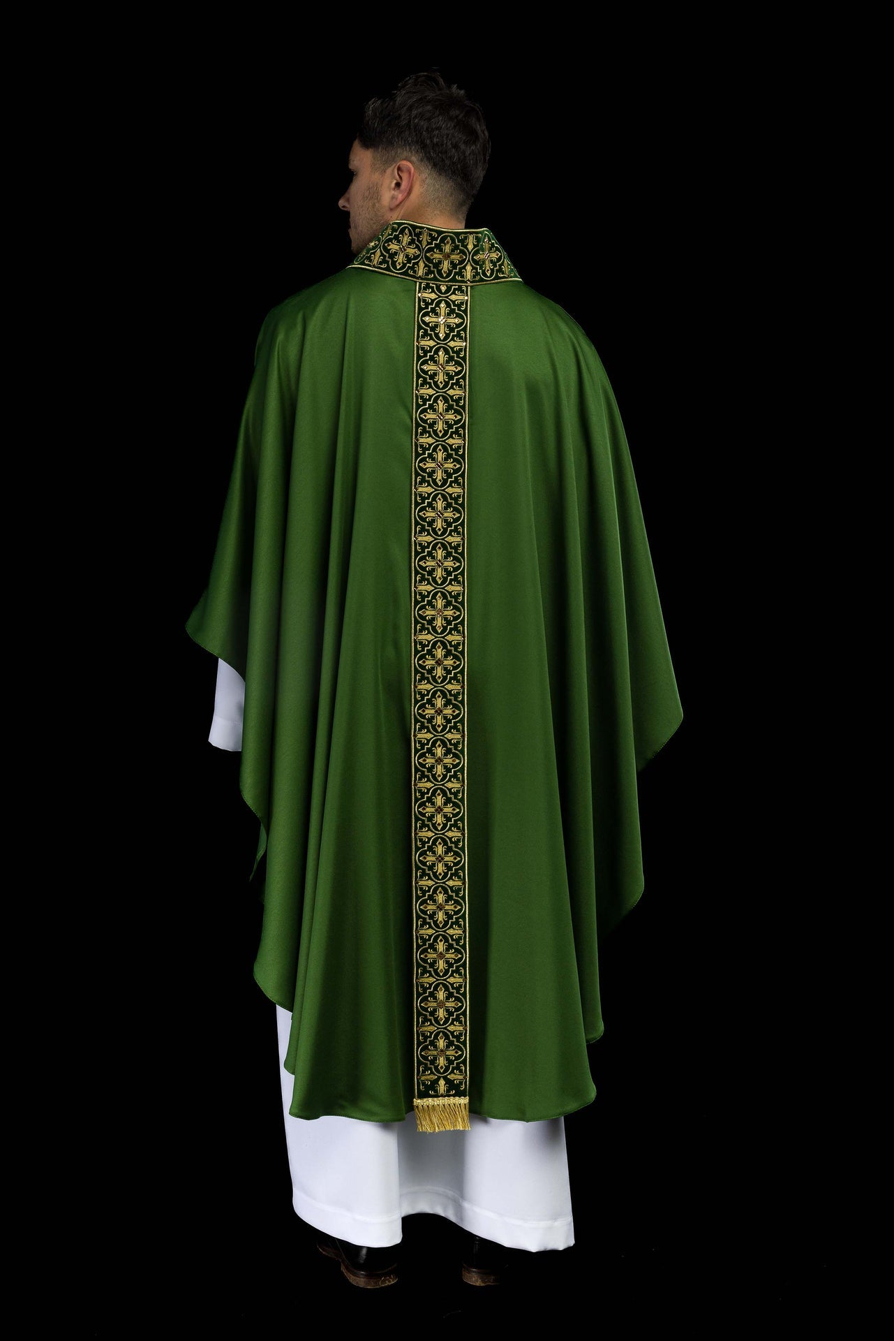 Ornat zielony z wiszącym haftowanym pasem i 500 kamieniami - ORNATY.PL