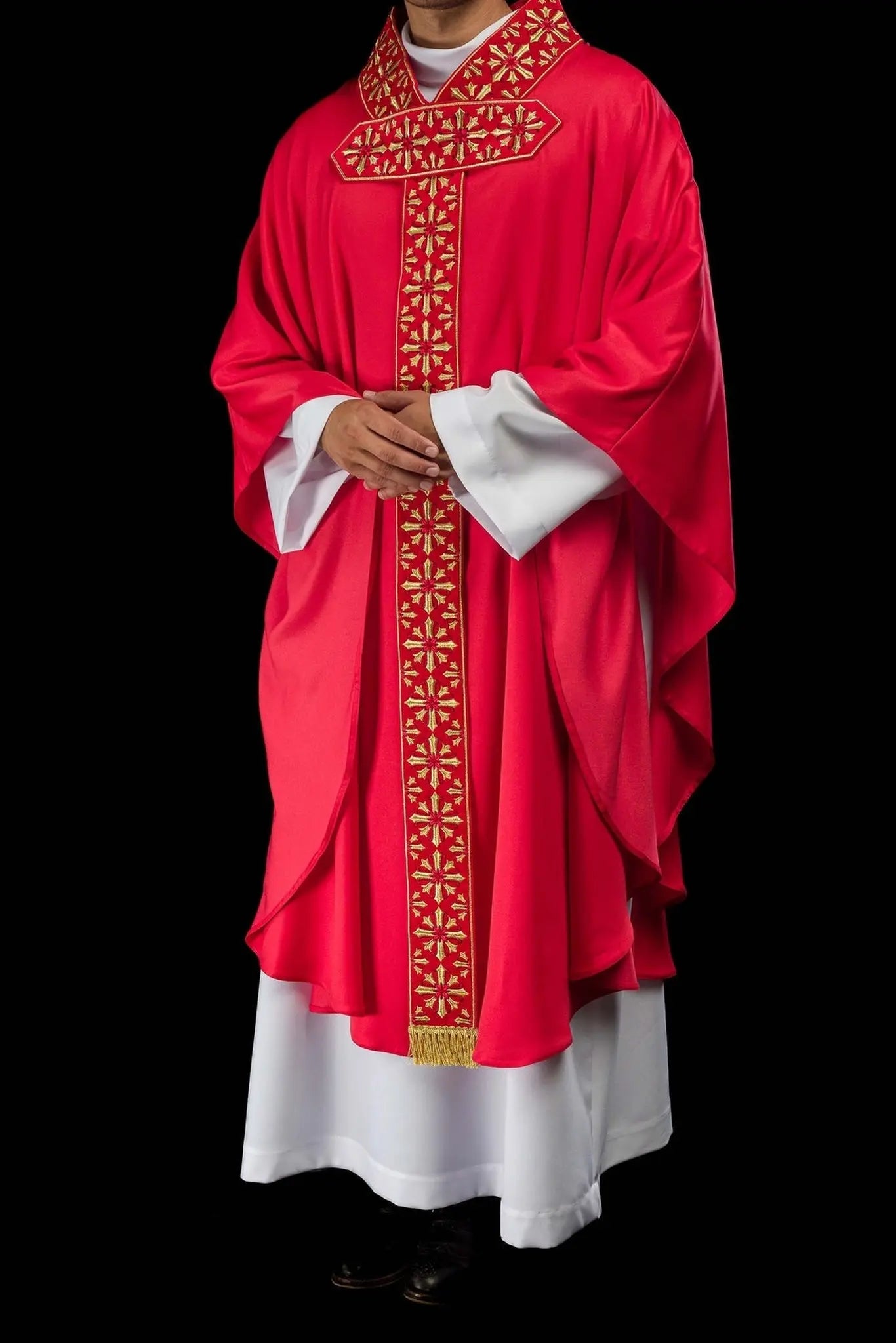 Casulla con bordado rojo brillante