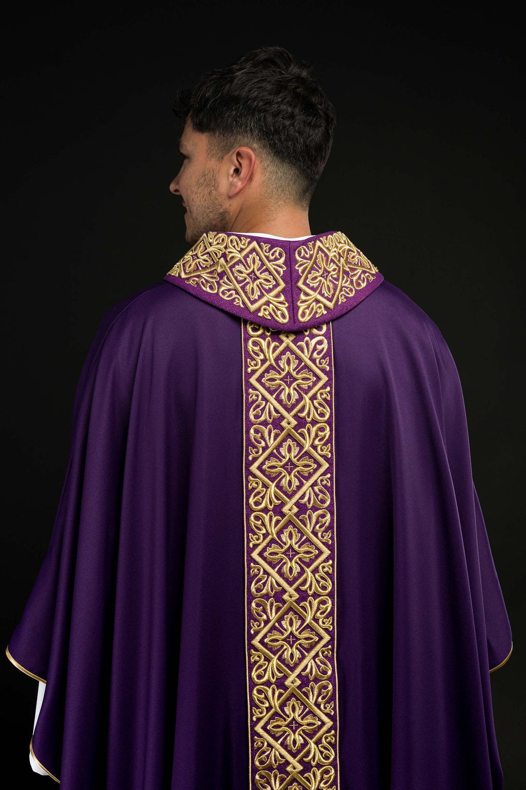 Ornat bogato haftowany motyw florystyczny z krzyżami Fioletowy - ORNATY.PL