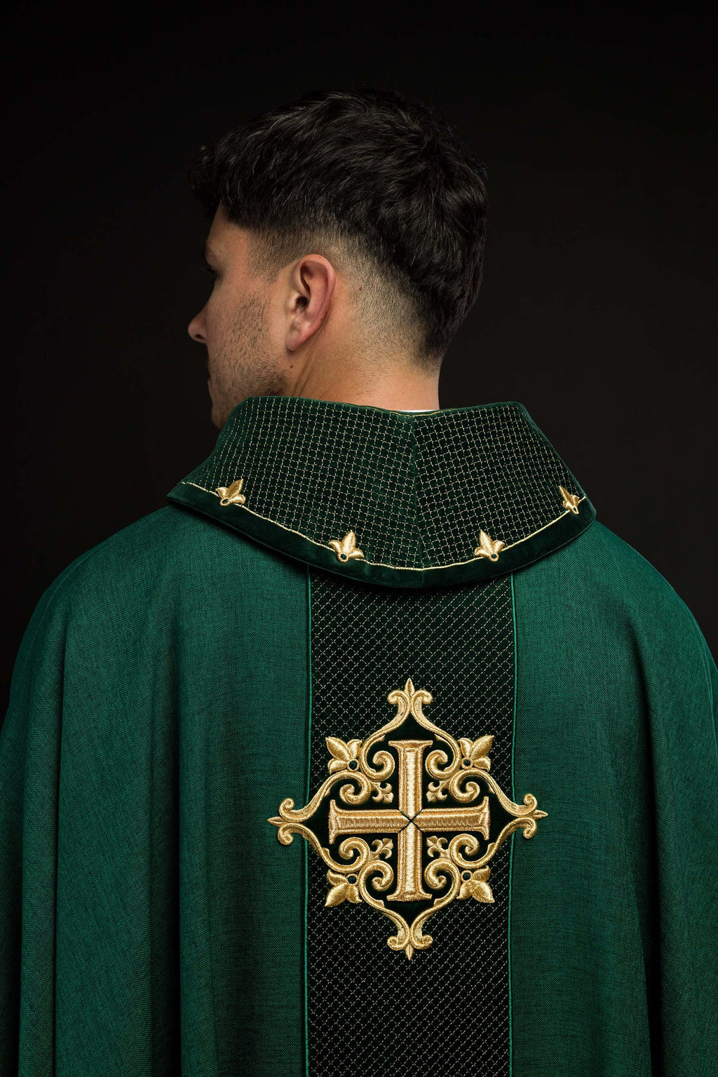Ornat haftowany na aksamicie z symbolem Krzyż Zielony - ORNATY.PL