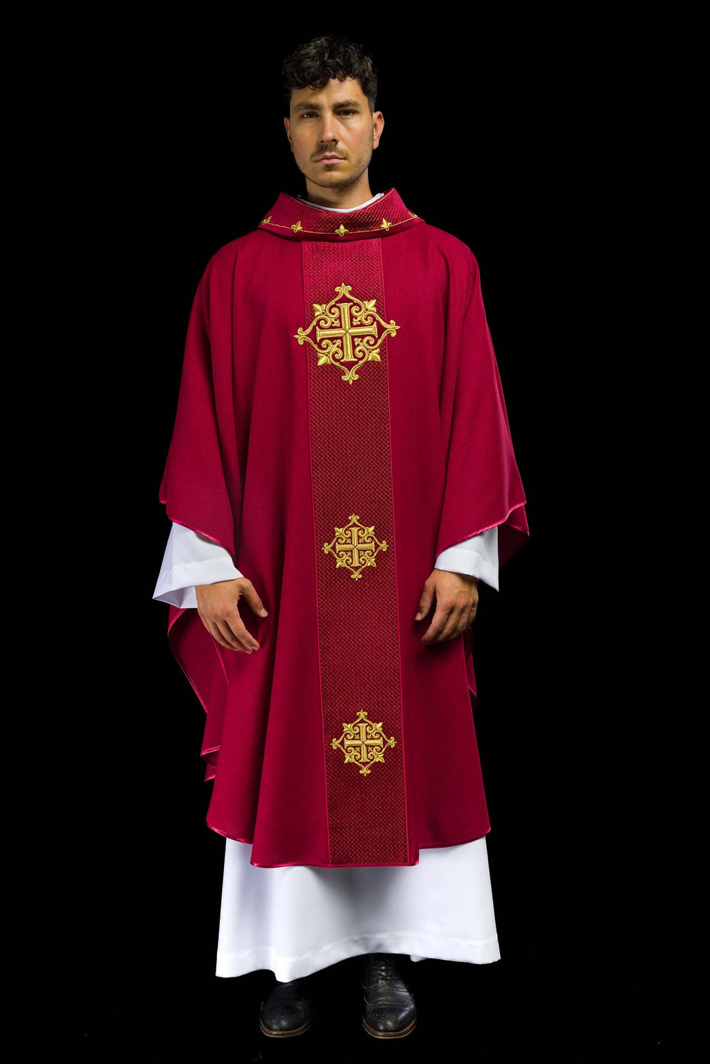 Ornat z aksamitnym czerwonym pasem i haftem krzyży - ORNATY.PL