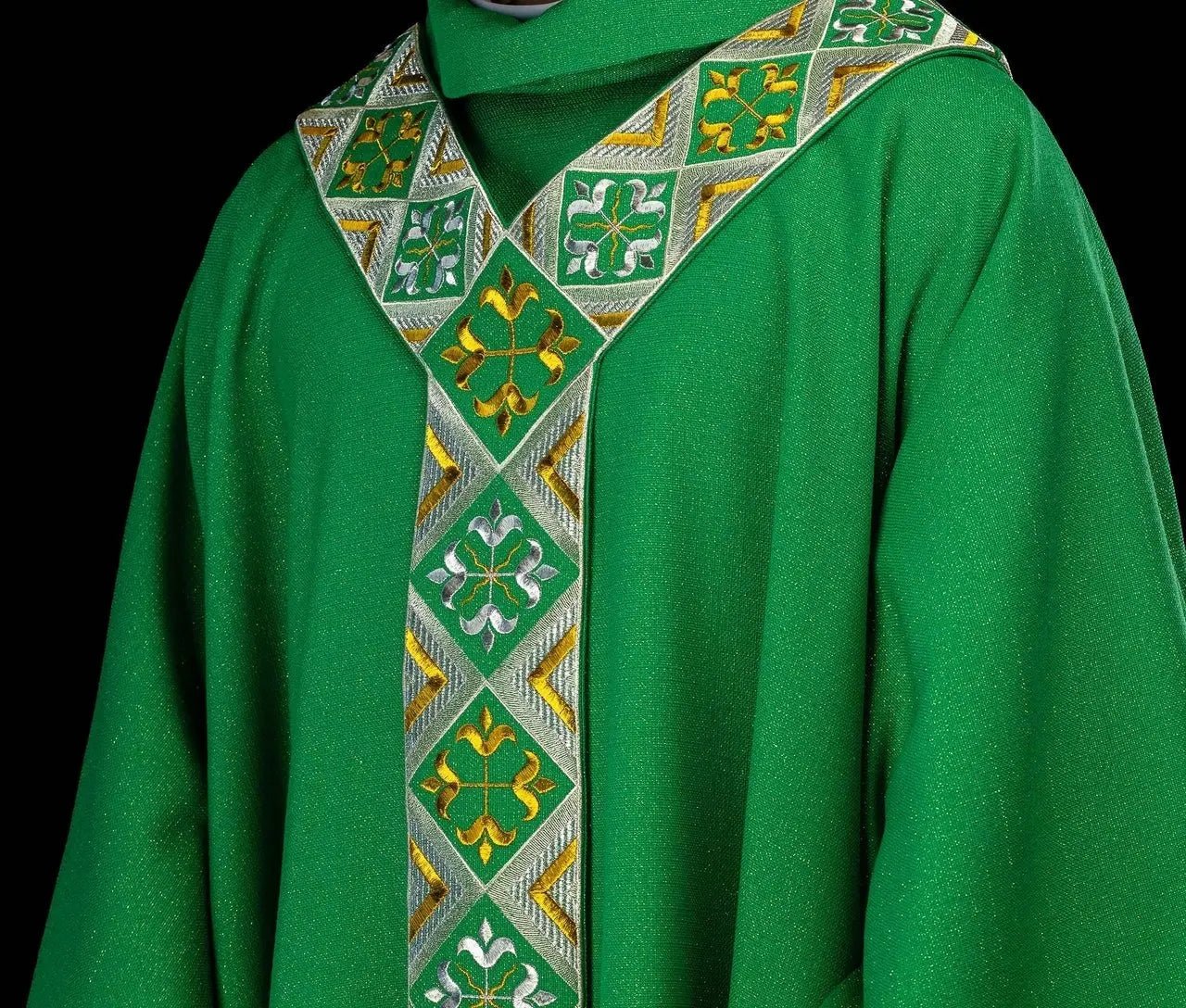 Conjunto de Casulla Verde con Orfray Bordado