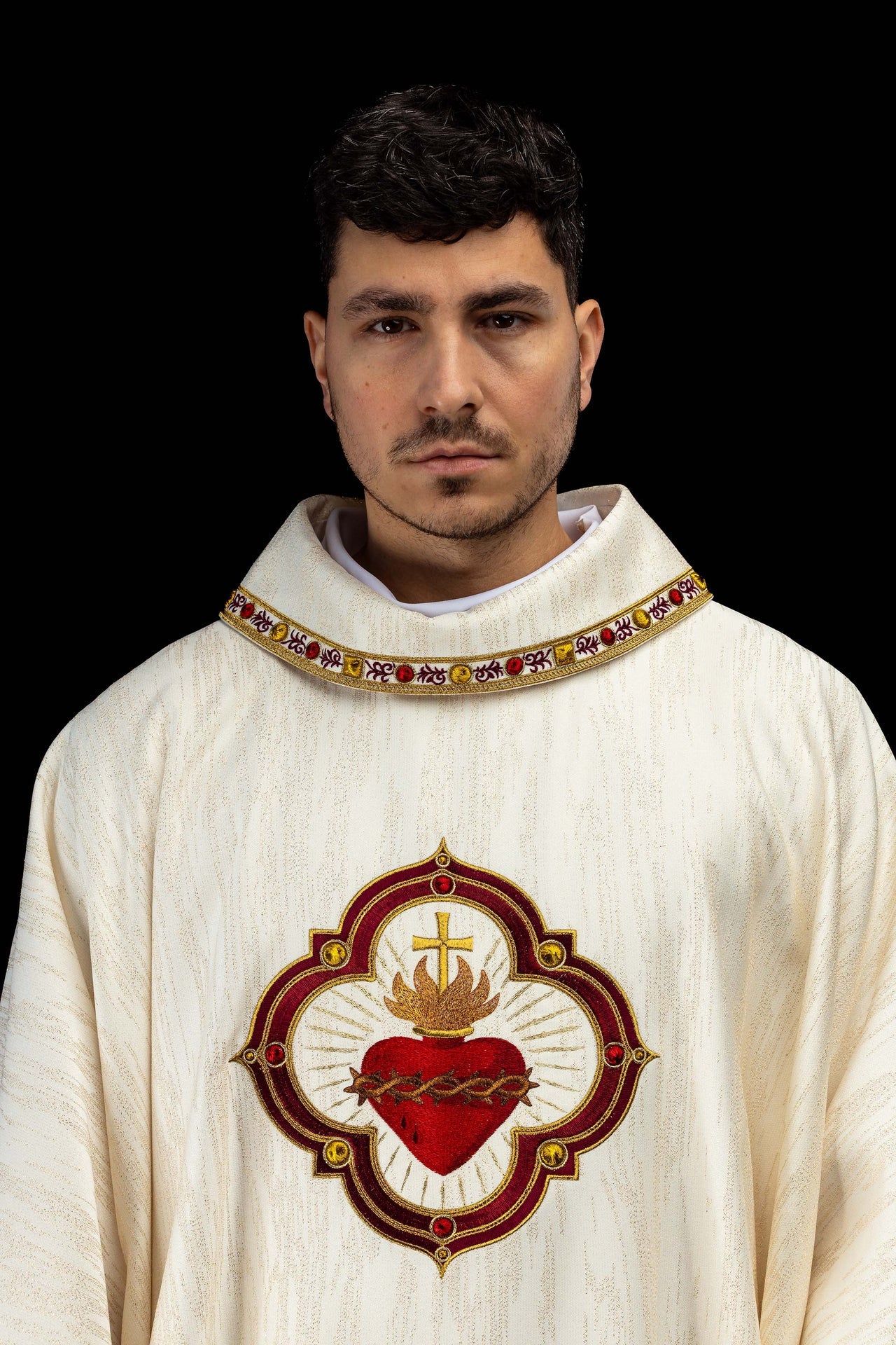 Ornat haftowany z wizerunkiem Serca Pana Jezusa i Kielicha eucharystycznego - ORNATY.PL