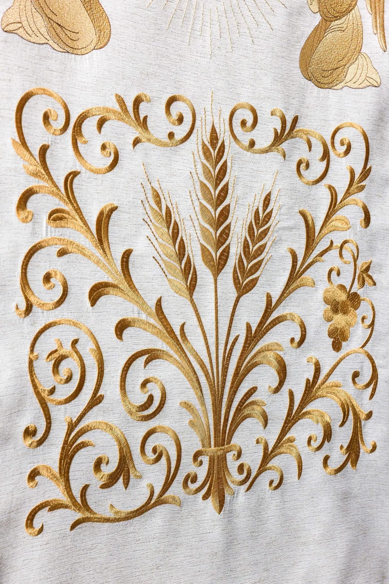 Funda blanca para atril con IHS y ángeles adoradores