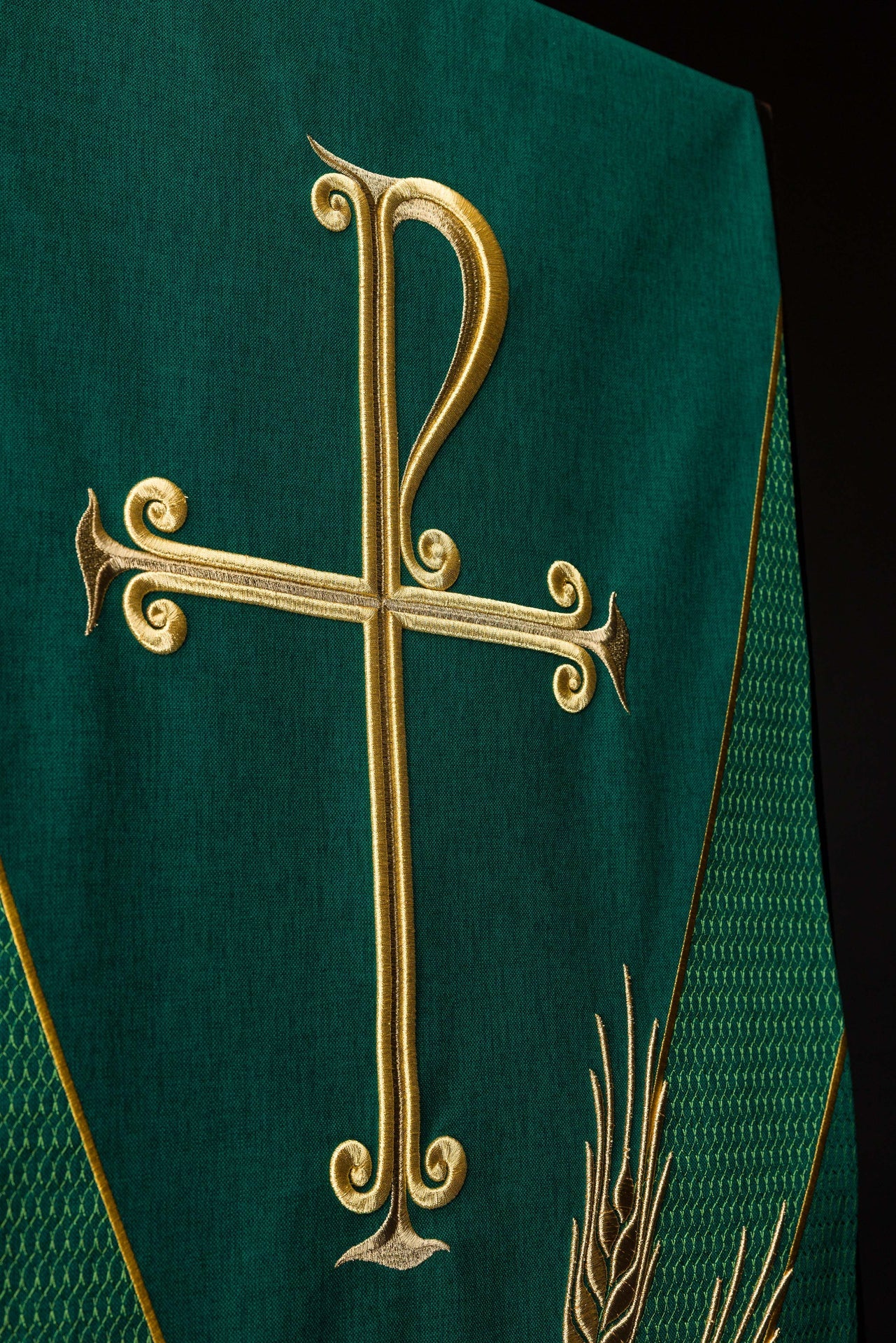 Serweta na lektorium z haftem PAX zielona - ORNATY.PL