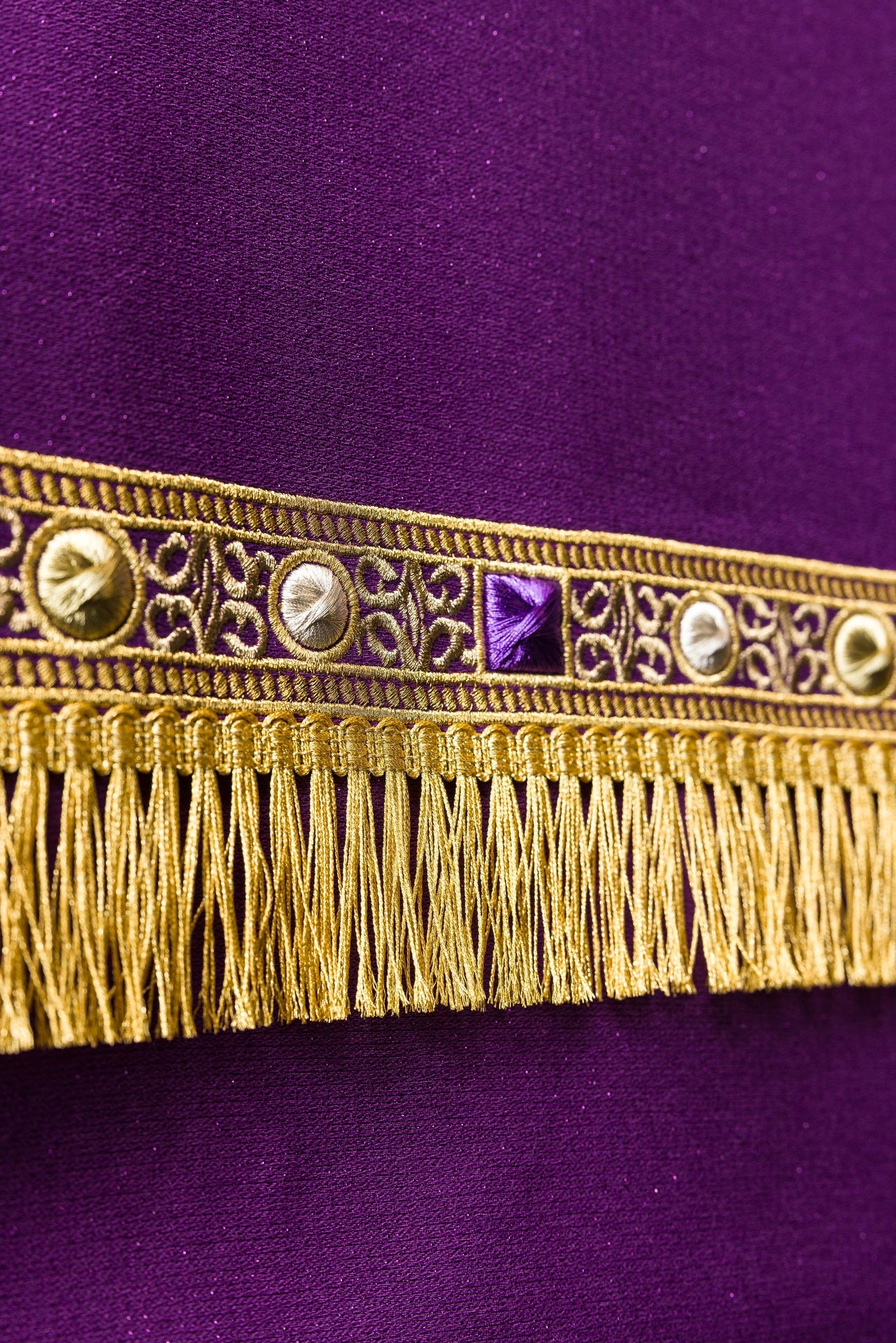 Servilleta para el ambón con bordado de Adviento morada