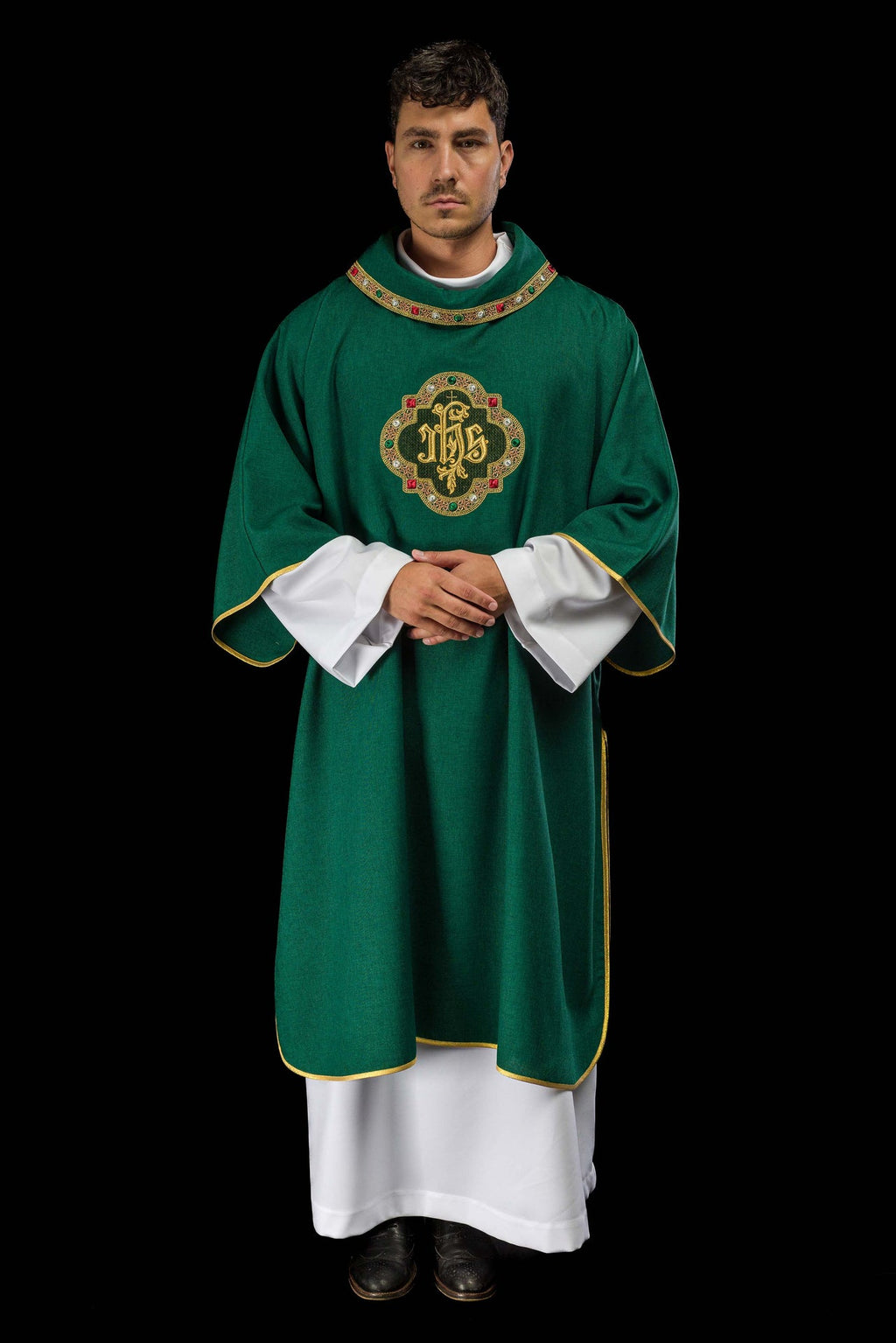 Dalmatyka z symbolem IHS i kołnierzem w kolorze zielonym - ORNATY.PL