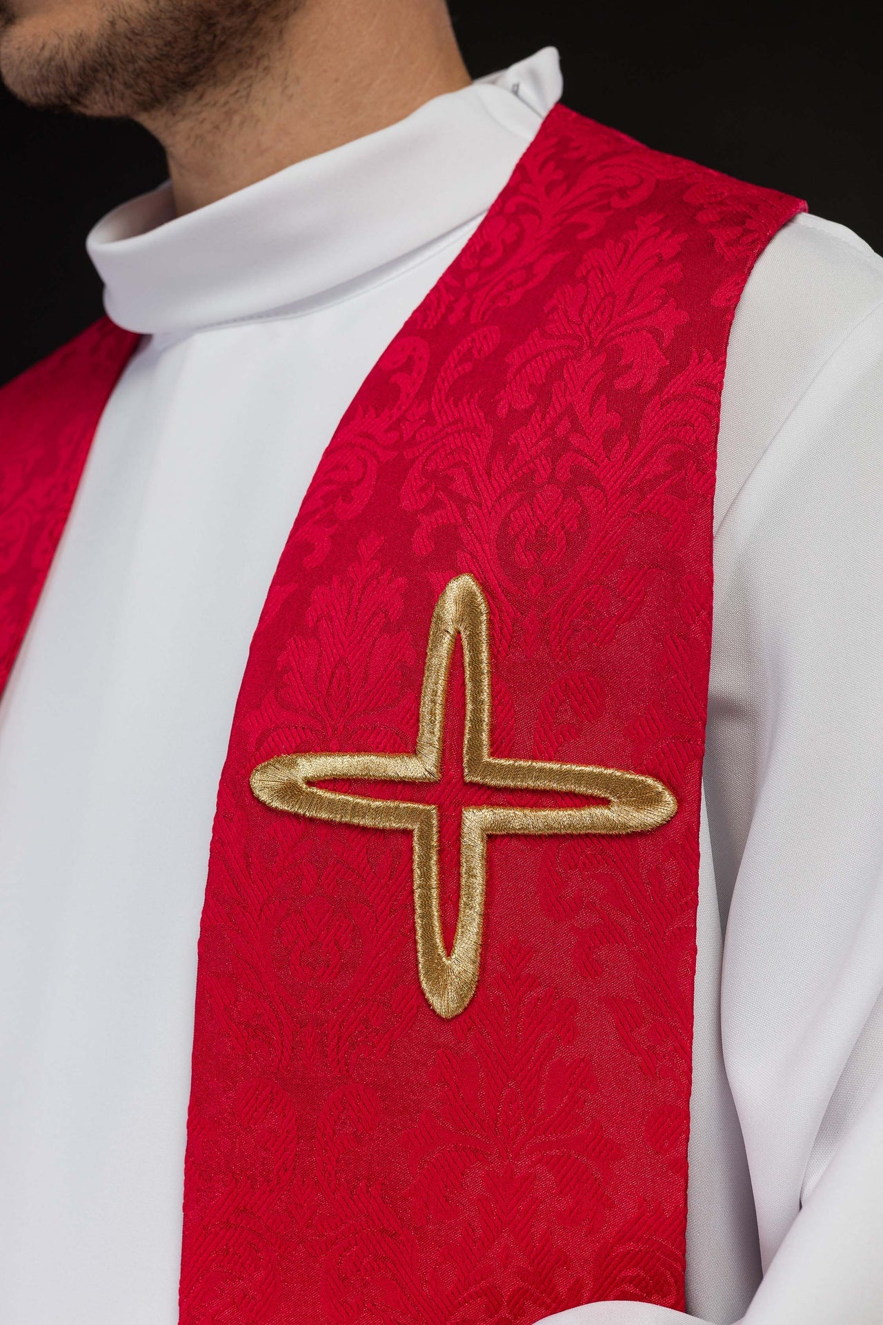 Stuła haftowana żakardowa z motywami krzyży czerwona - ORNATY.PL