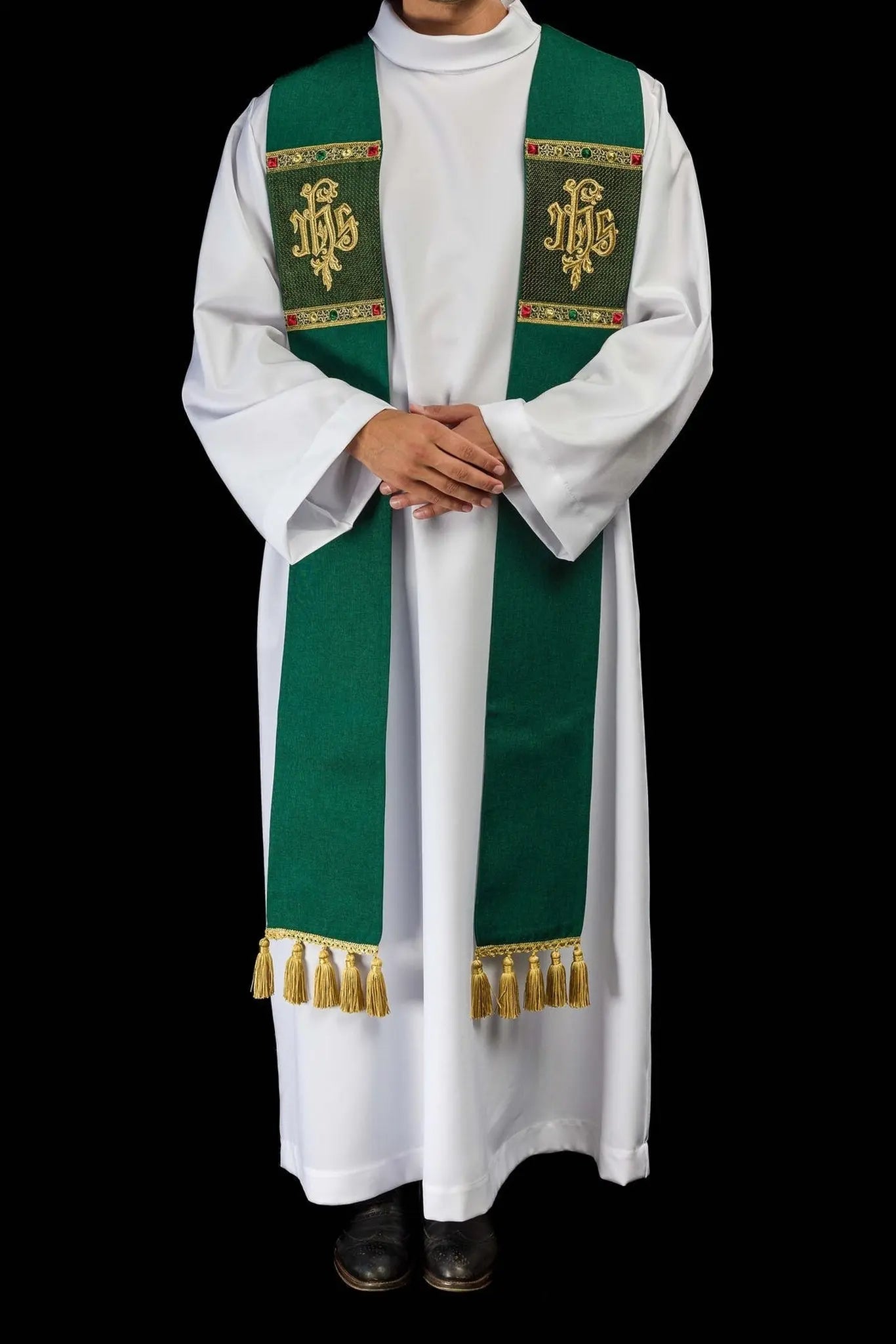 Estola verde bordada con el motivo IHS
