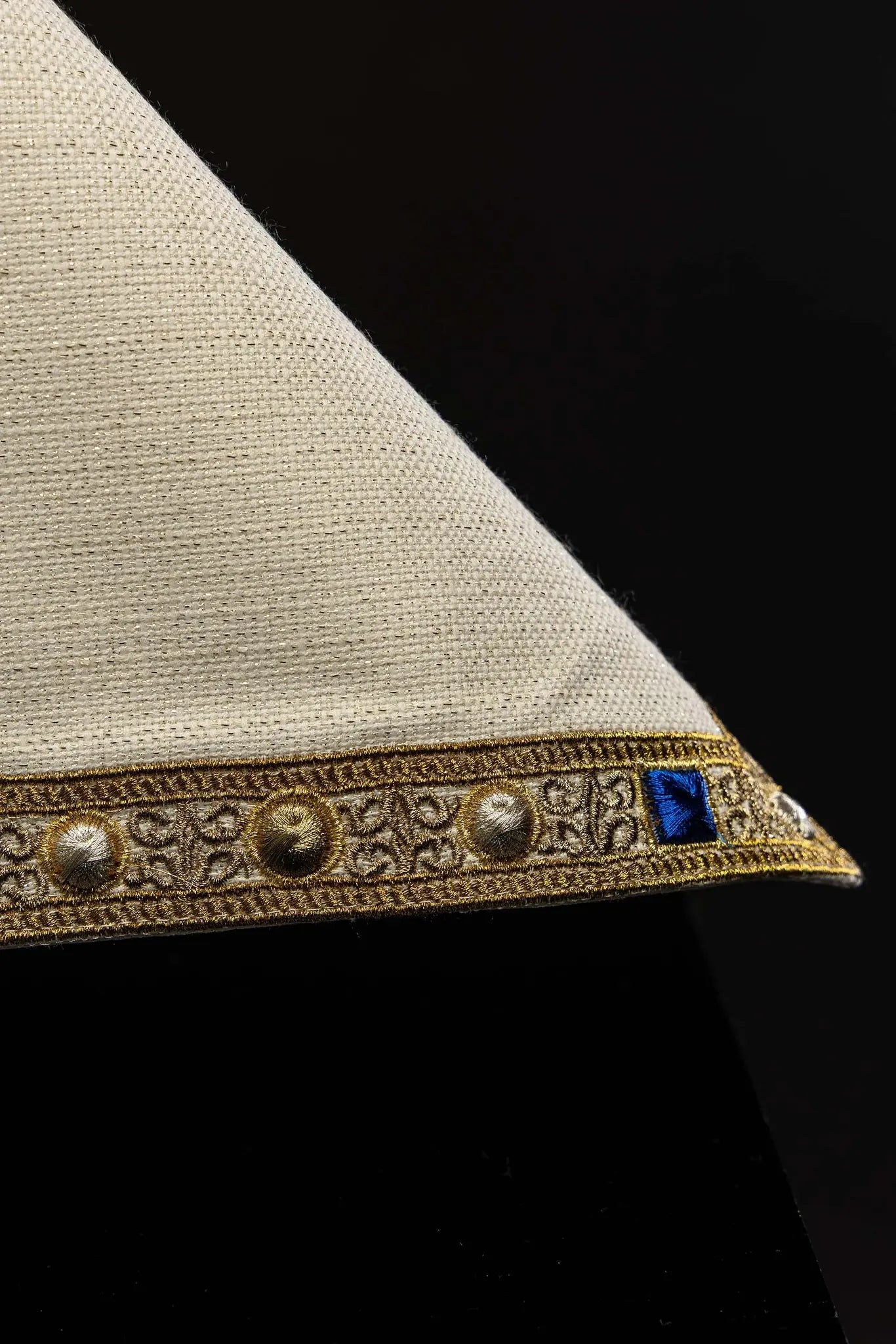 Ecru chalice veil with Marian embroidery in gold, blue, and silver, featuring a decorative gold trim with blue and pearl-like details.