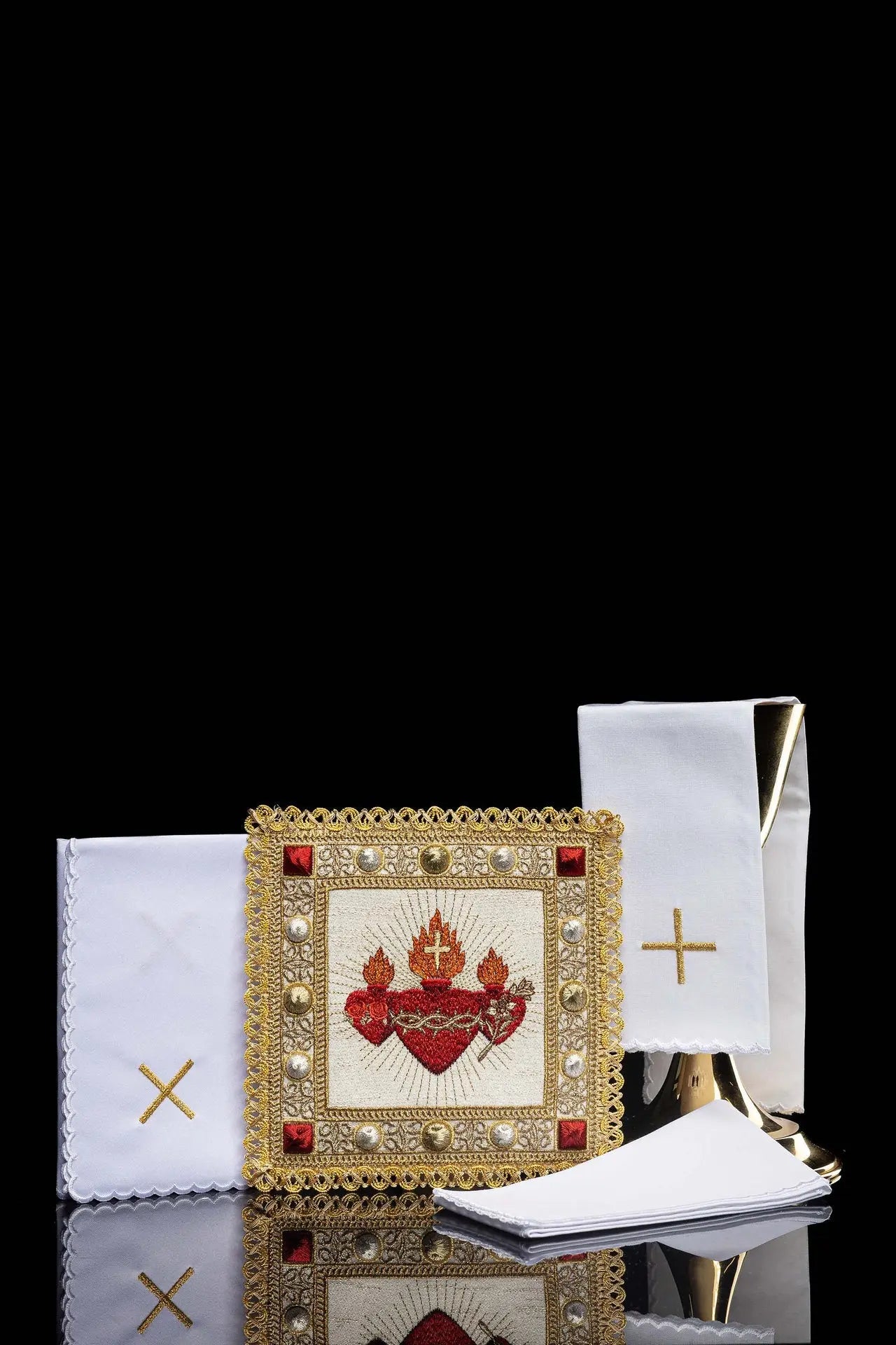 Conjunto de Lencería para Cáliz con Bordado de los Tres Sagrados Corazones