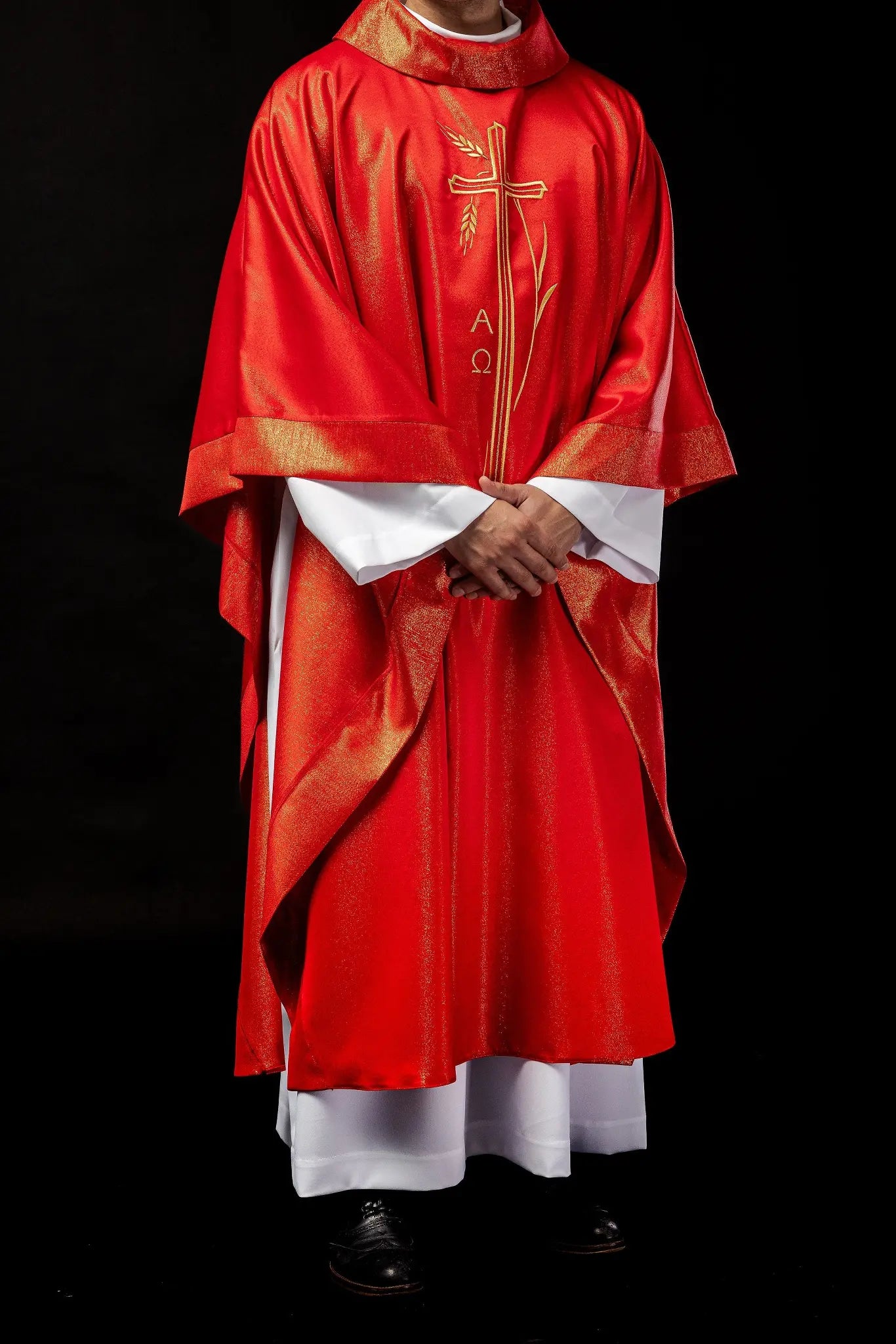 Casulla con cruz y motivo de espigas en rojo