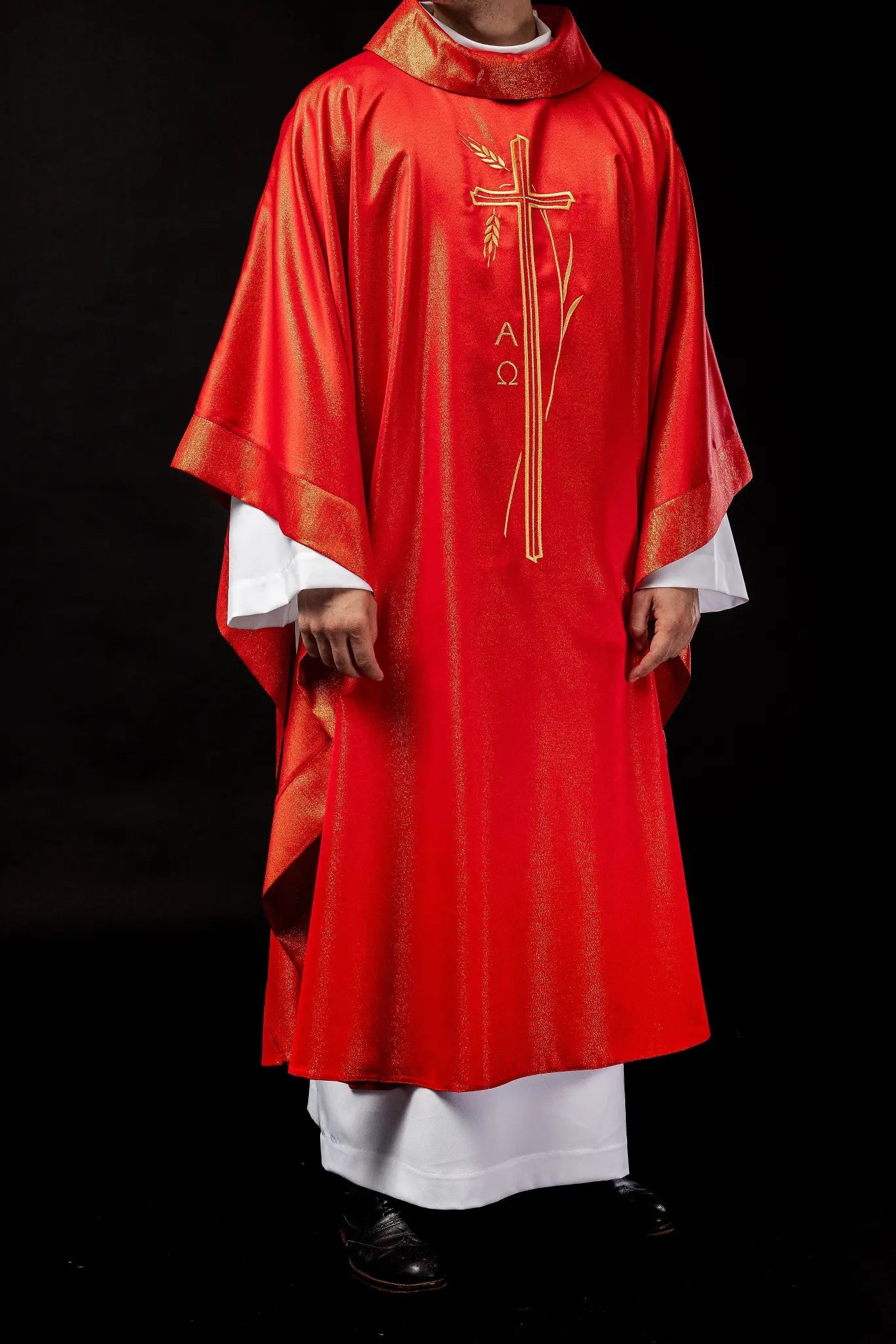 Casulla con cruz y motivo de espigas en rojo