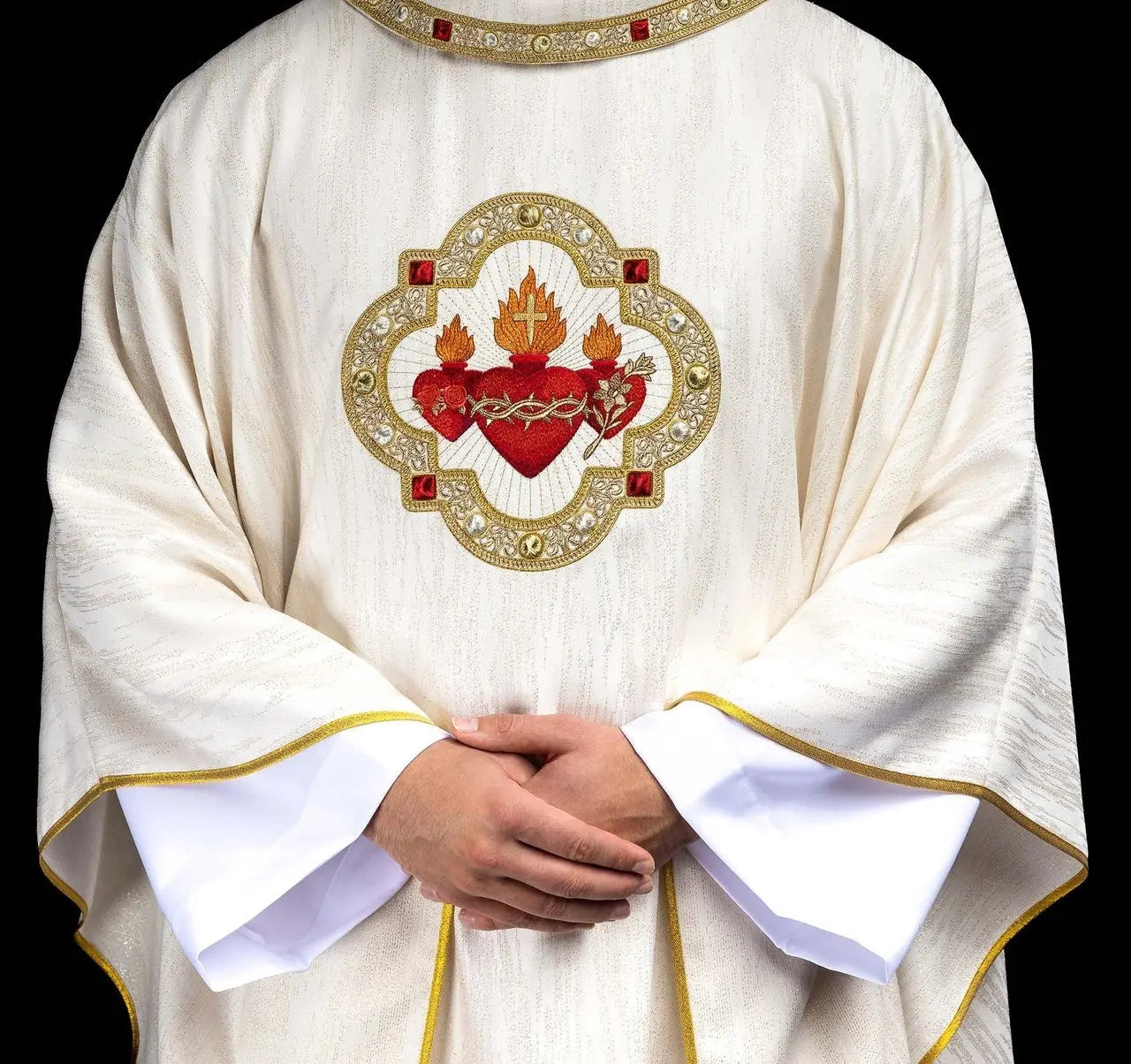 Embroidered chasuble with the image of the Three Hearts